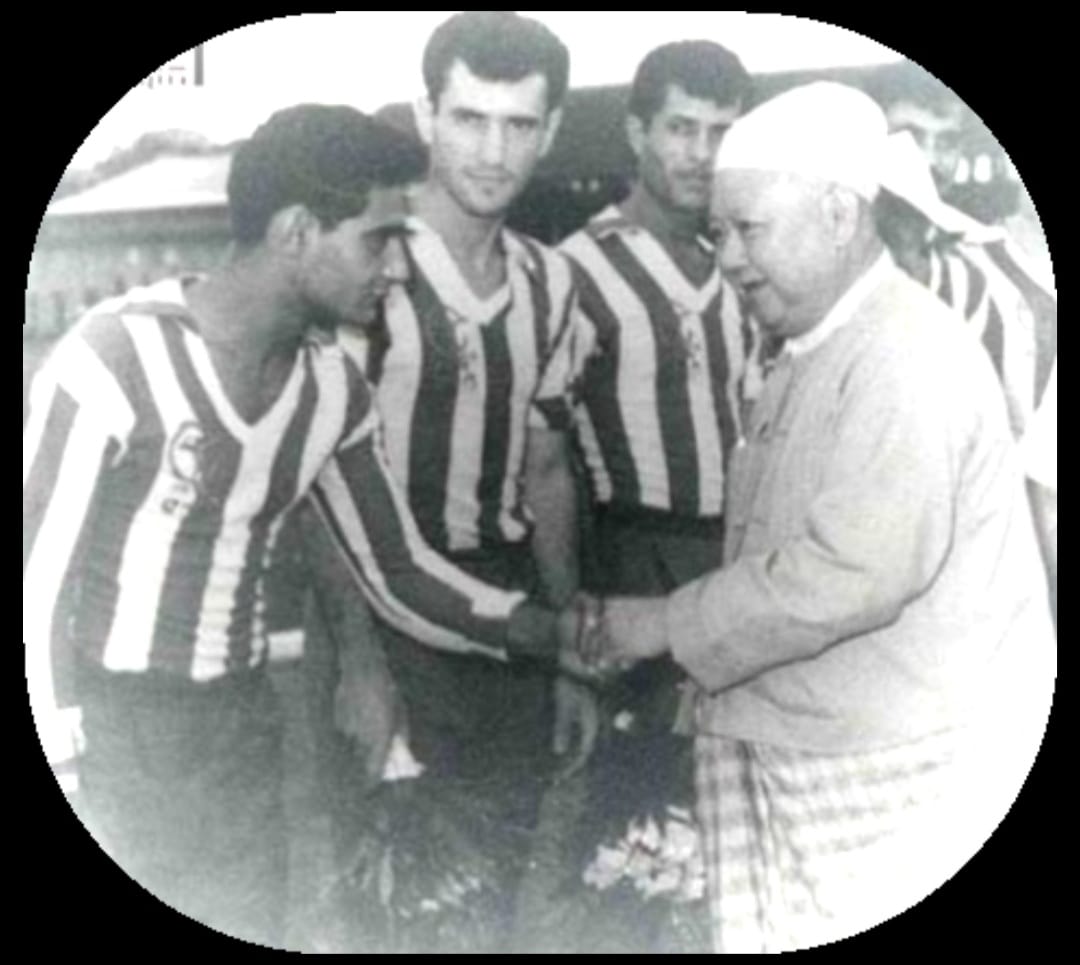 דוד אטואר ראשון משמאל בבורמה במסע הפועל פתח תקוה