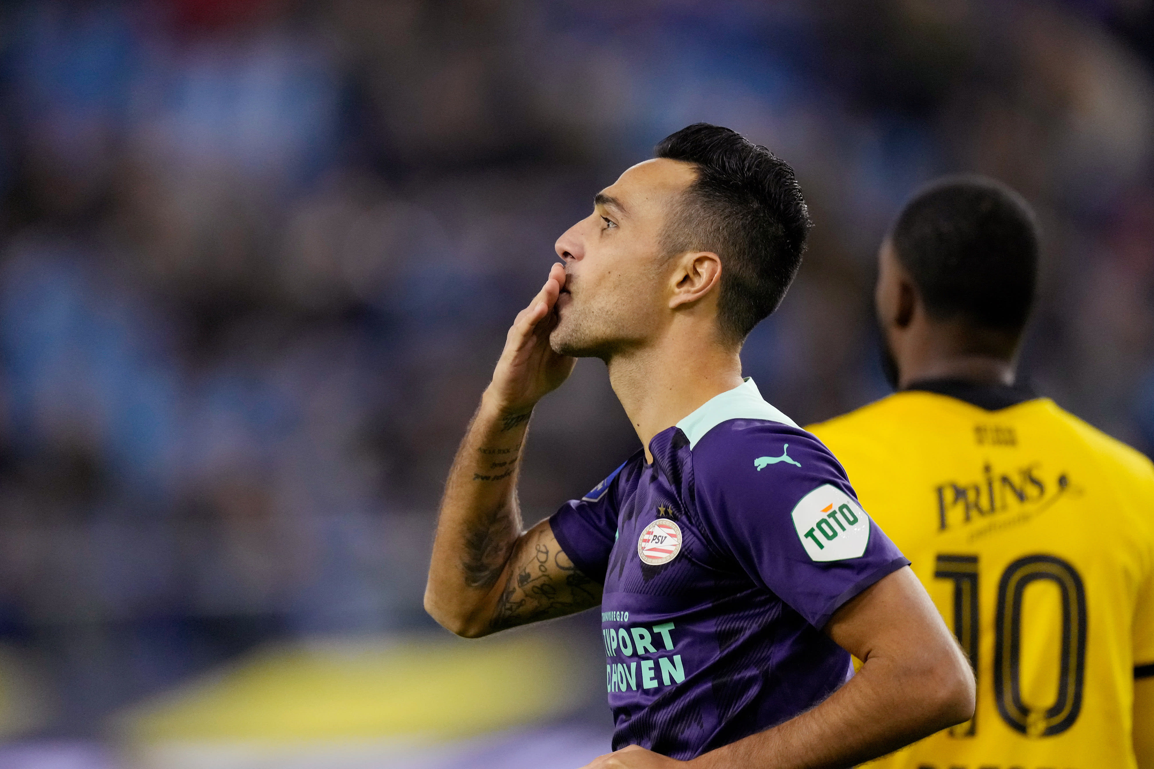 ערן זהבי שחקן פ.ס.וו איינדהובן חוגג שער