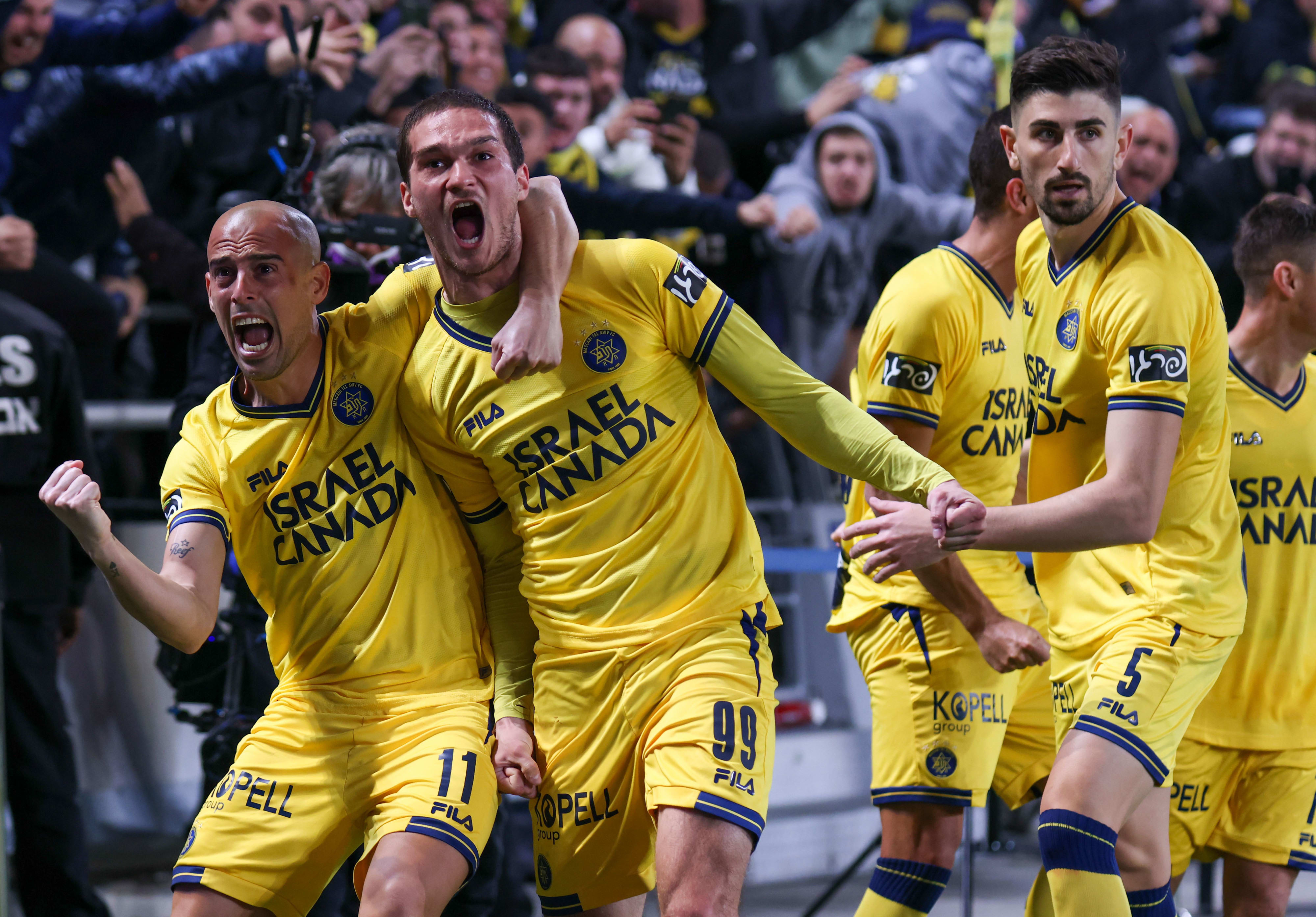 ג'ורג'ה יובאנוביץ' שחקן מכבי תל אביב עם טל בן חיים, עידן נחמיאס