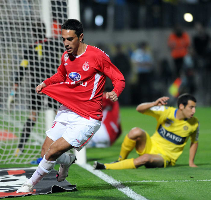 קשר הפועל תל אביב ערן זהבי חוגג שער לרשת מכבי תל אביב