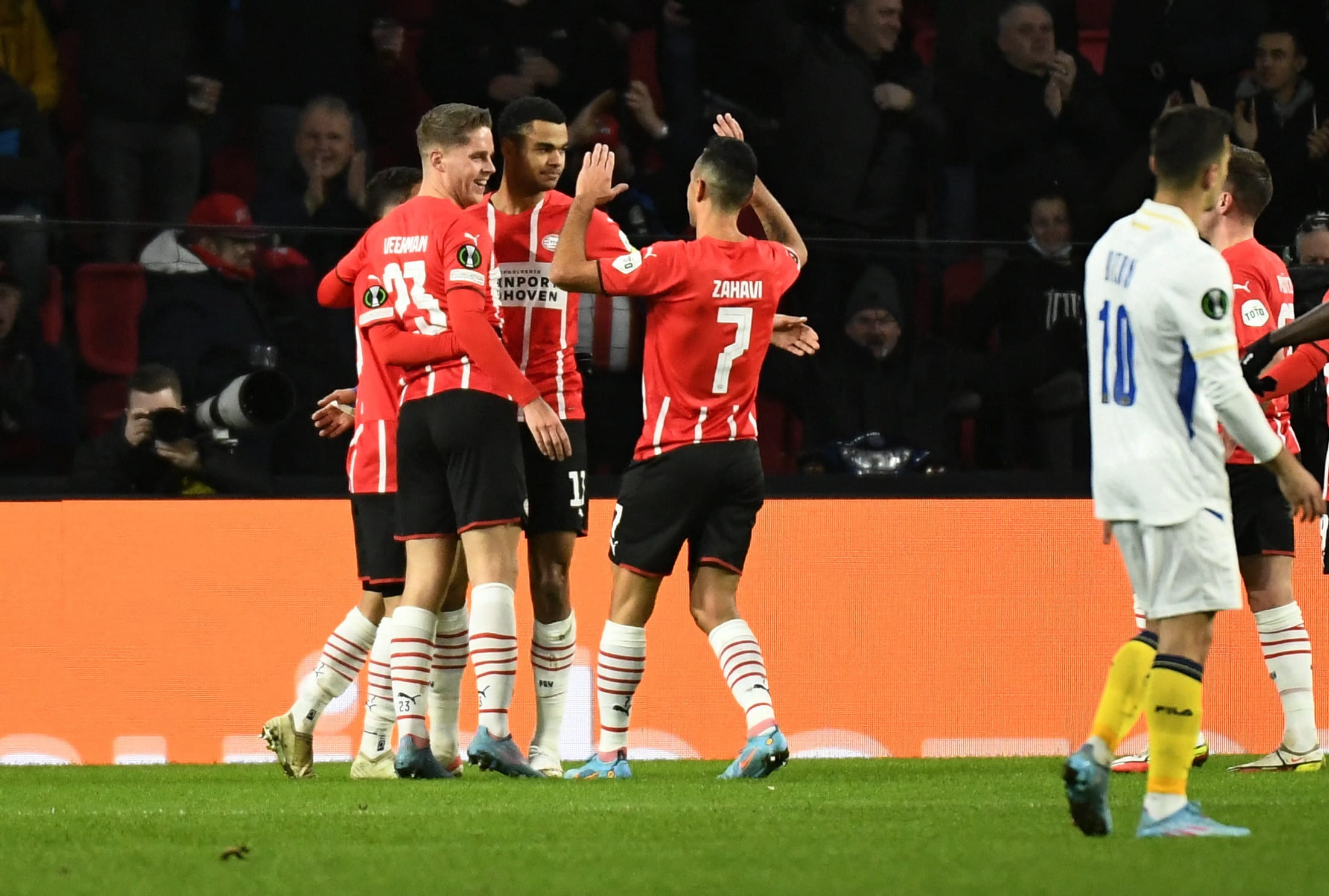 שחקני פ.ס.וו איינדהובן חוגגים