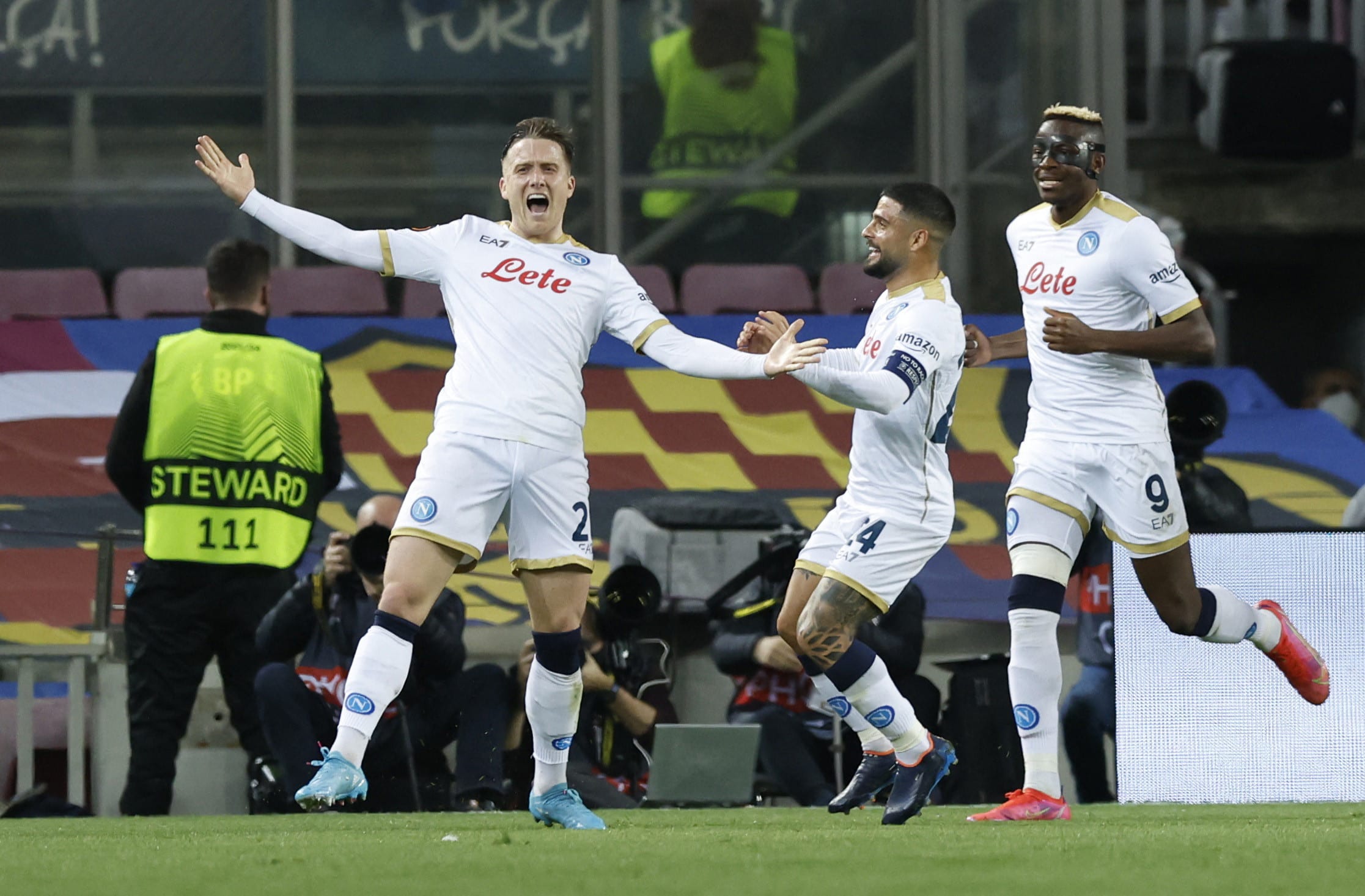 פיוטר ז'לינסקי נאפולי חוגג מול ברצלונה