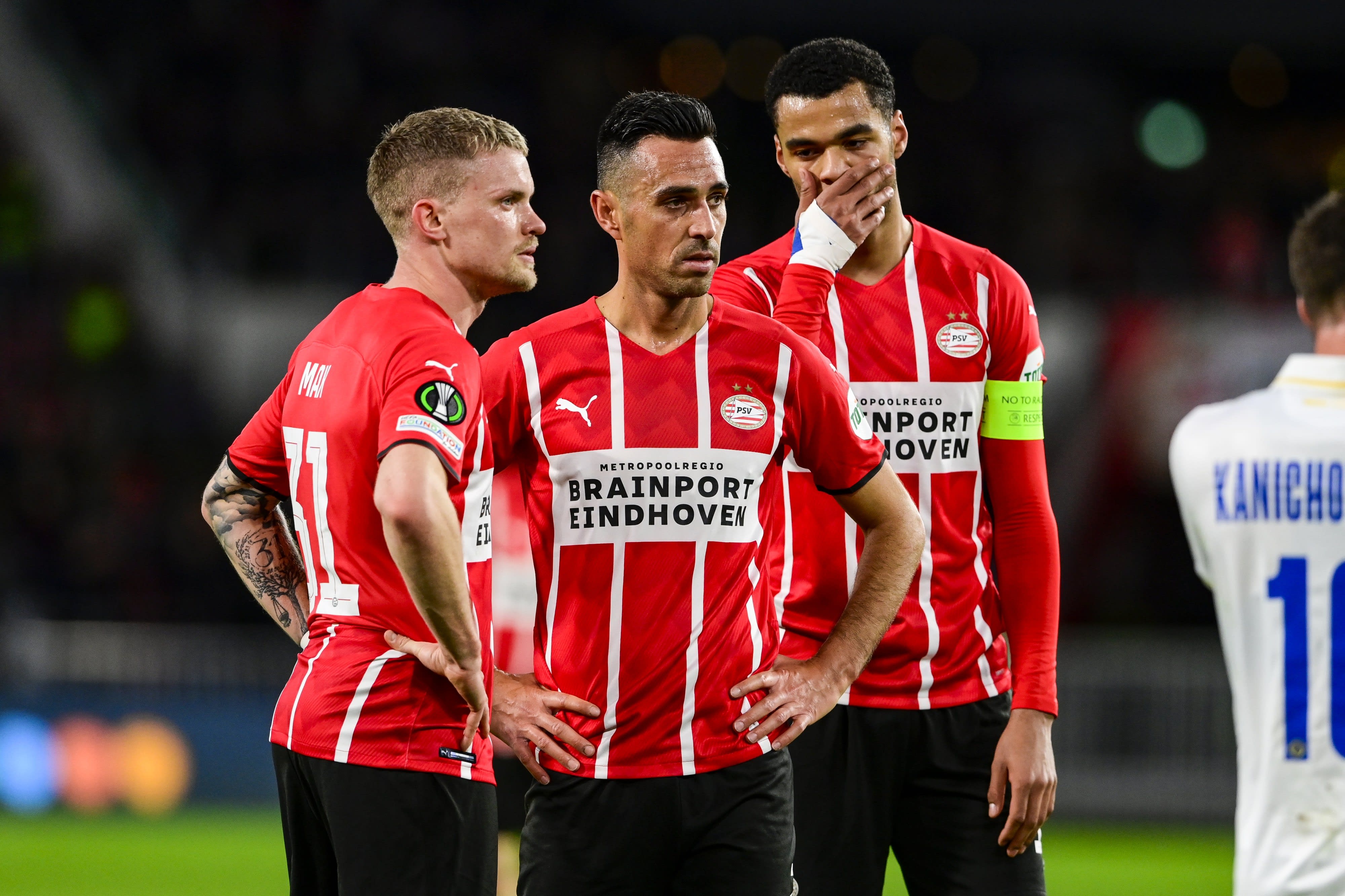 ערן זהבי שחקן פ.ס.וו איינדהובן עם קודי גאקפו, פיליפ מקס