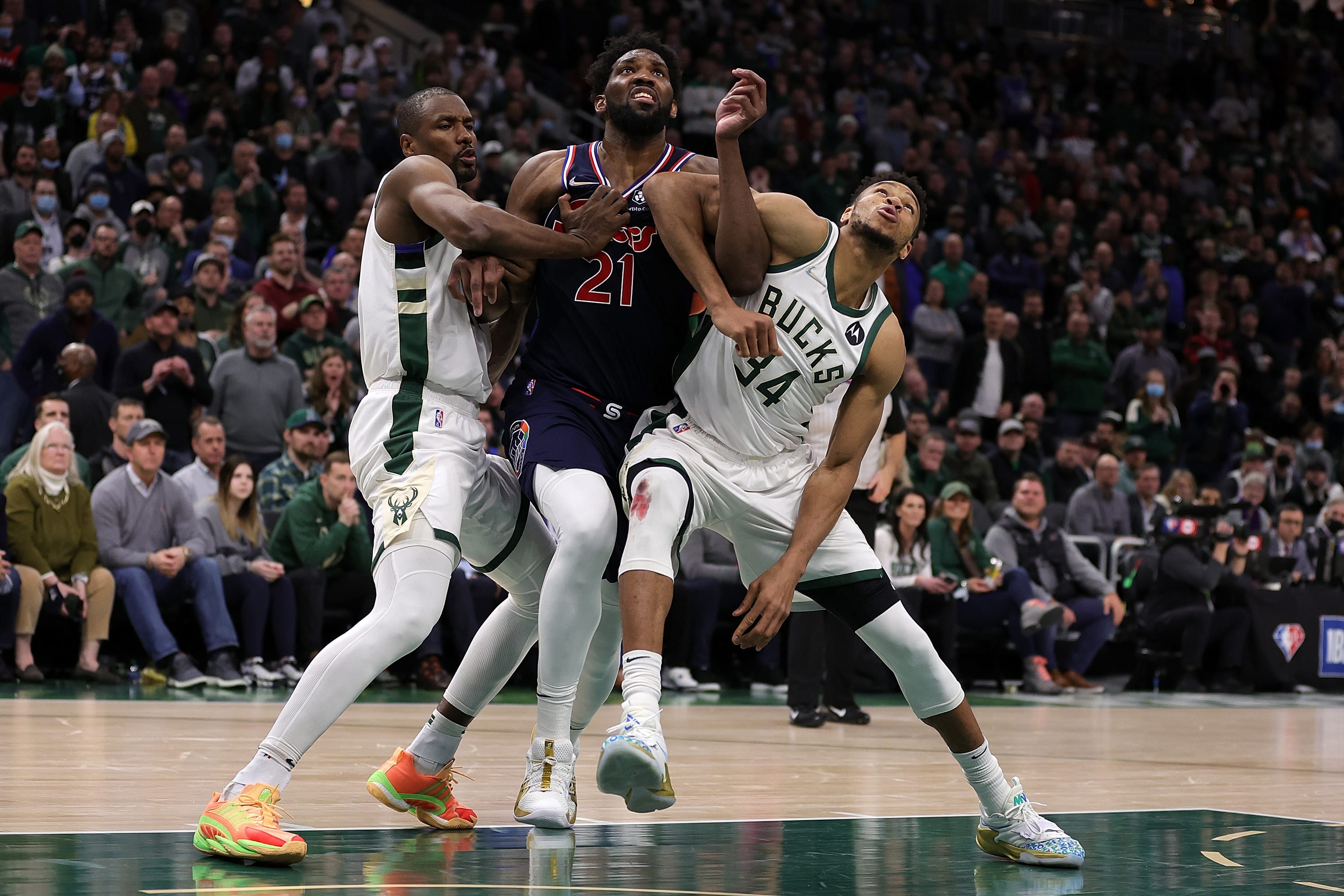 ג'ואל אמביד, פילדלפיה סיקסרס מול שחקני מילווקי באקס יאניס אנטטוקומפו, סרג' איבקה