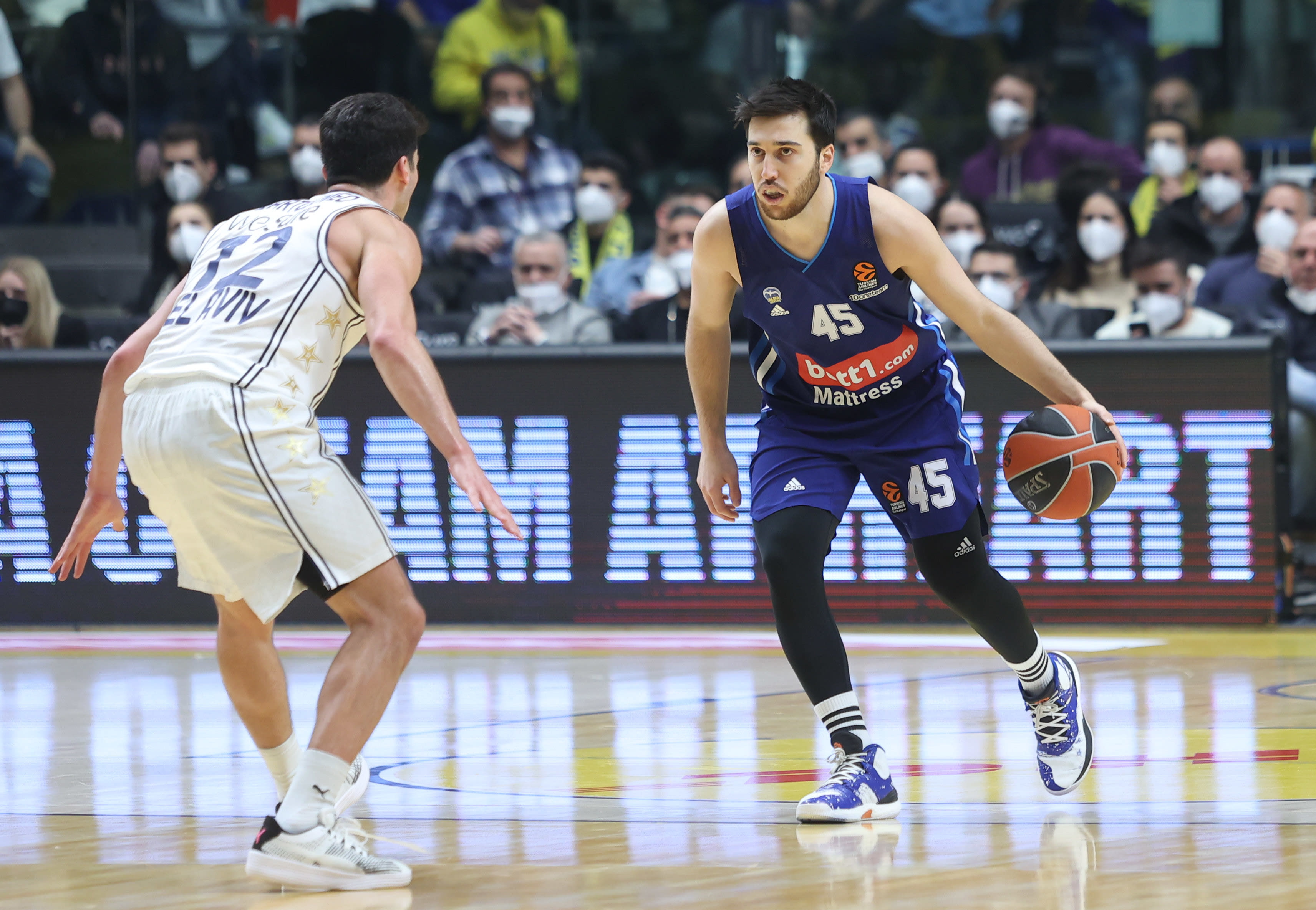 שחקן אלבה ברלין תמיר בלאט נגד מכבי תל אביב