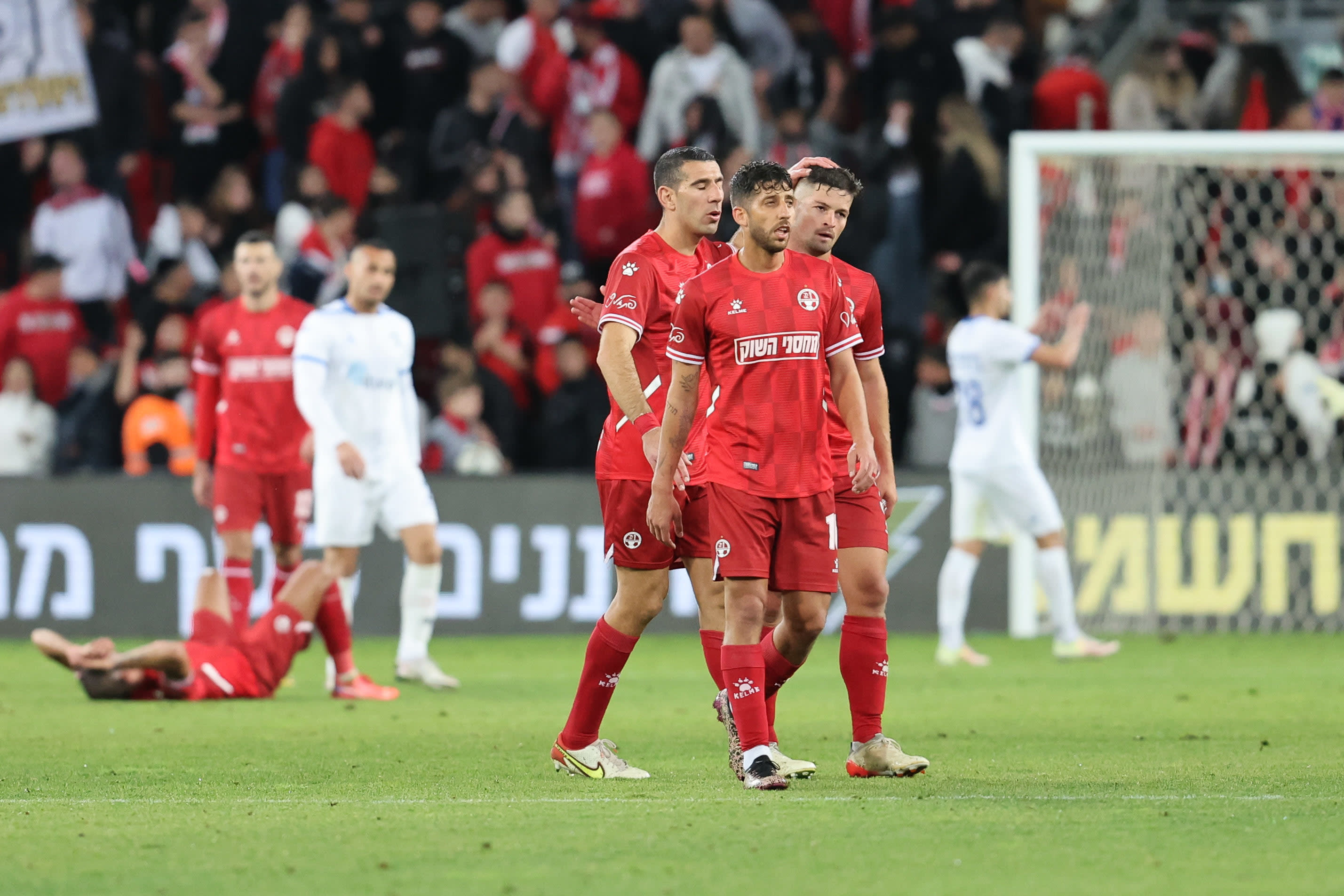 שחקני הפועל באר שבע דור מיכה, איתן טיבי, דוד קלטינס