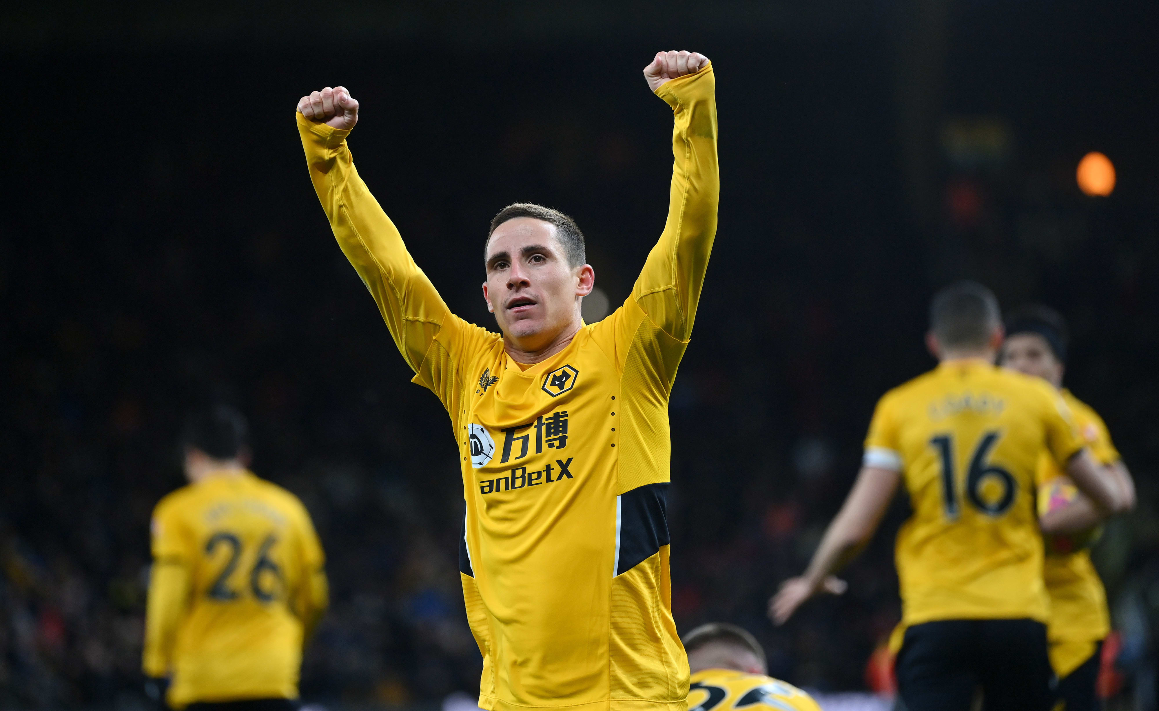 דניאל פודנסה שחקן וולבס חוגג שער