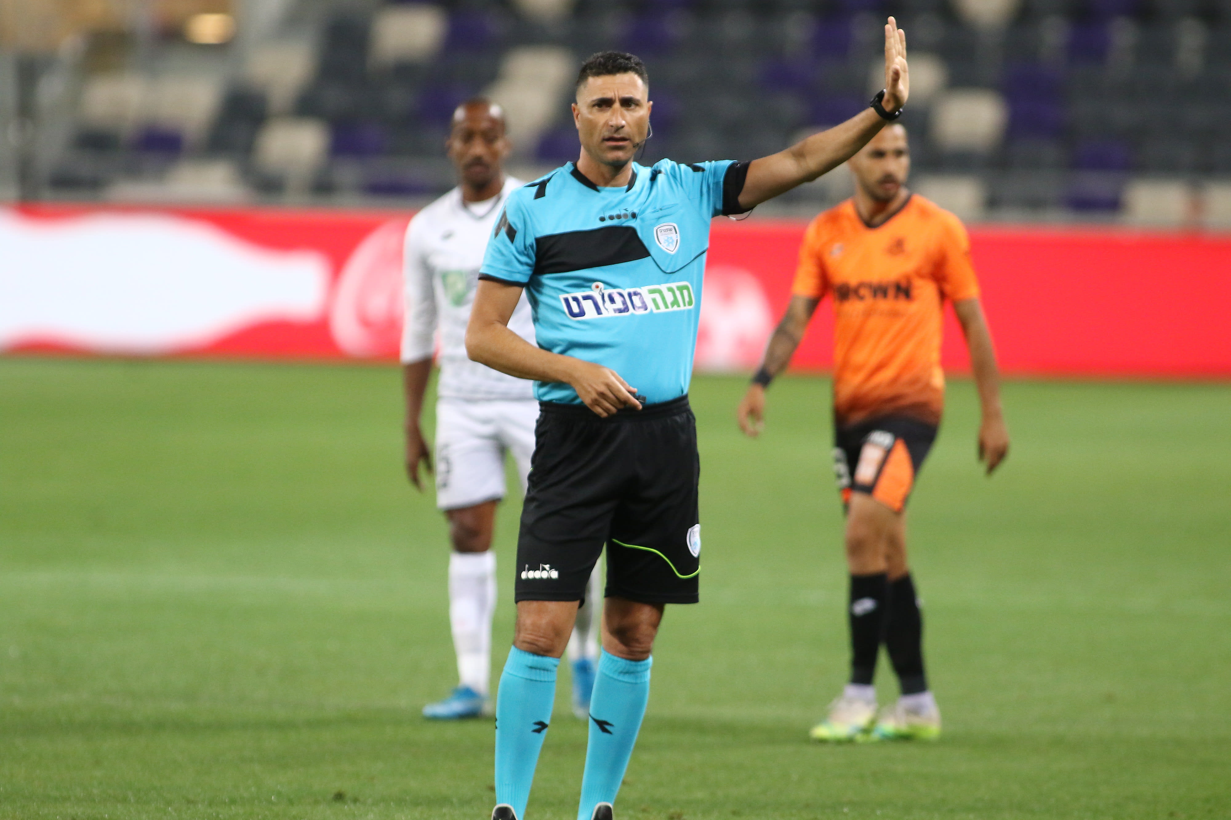 שופט הכדורגל אלי חכמון