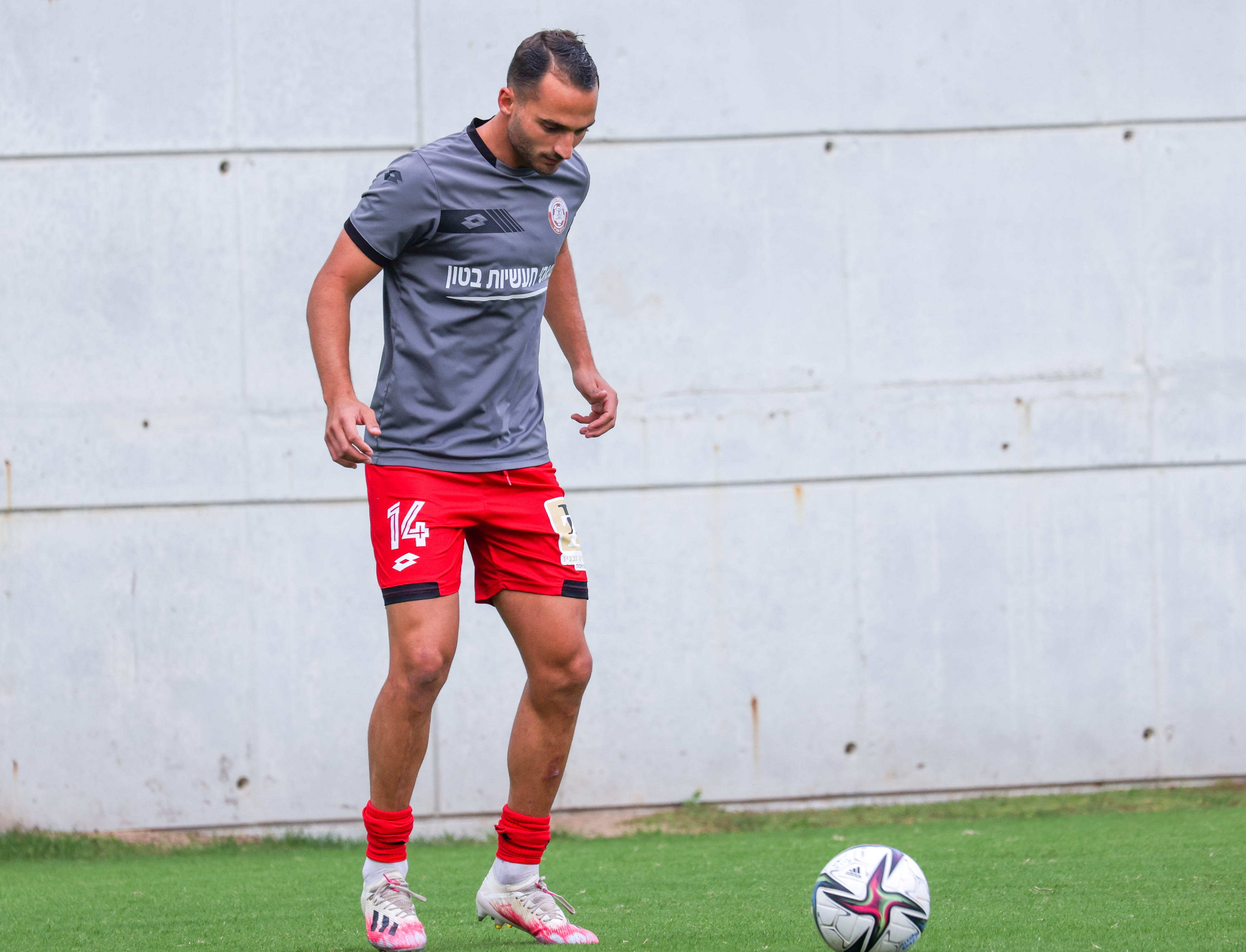 תמיר גלזר שחקן הפועל חדרה בחימום