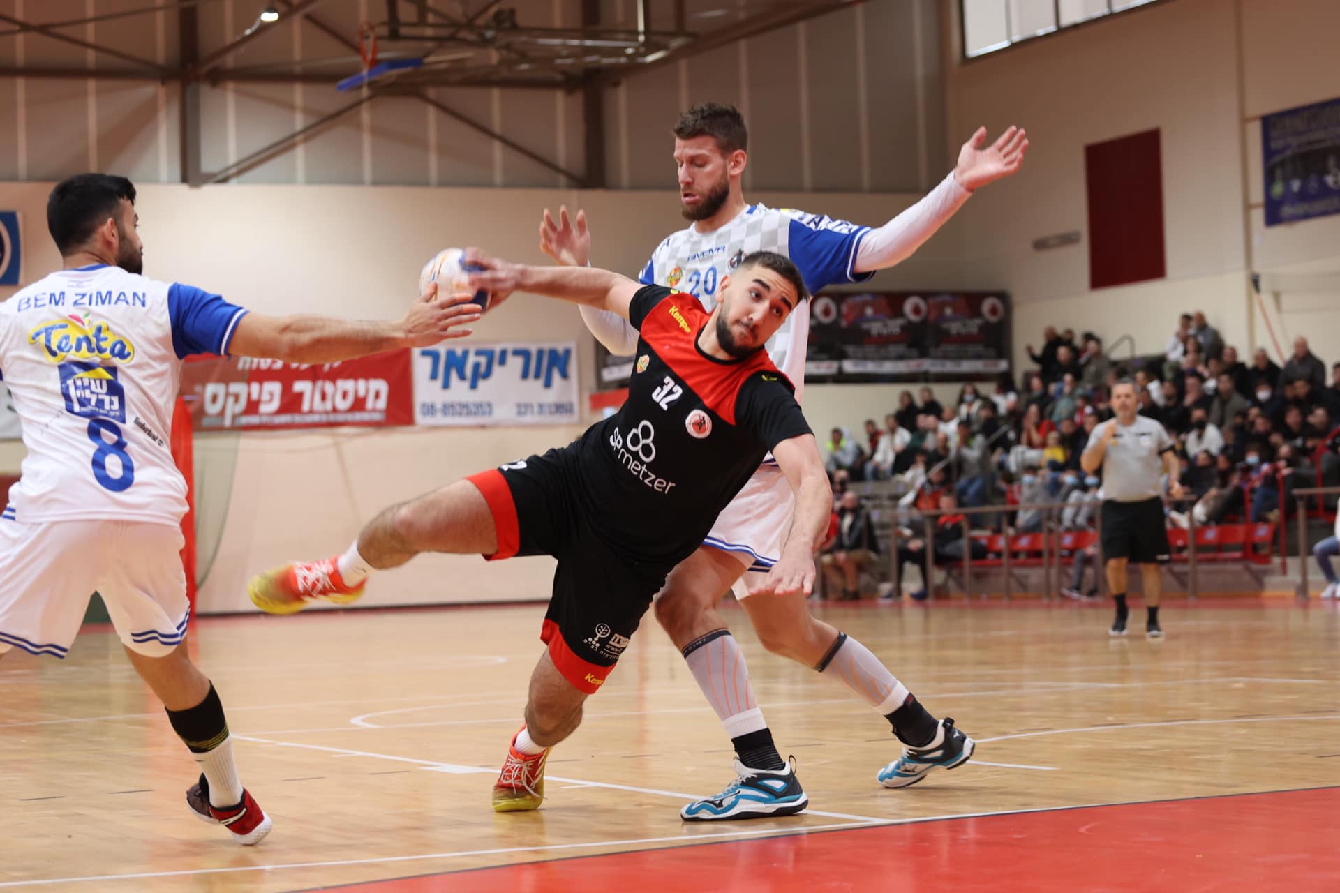 איתי סויסה שחקן הפועל אשדוד בכדוריד