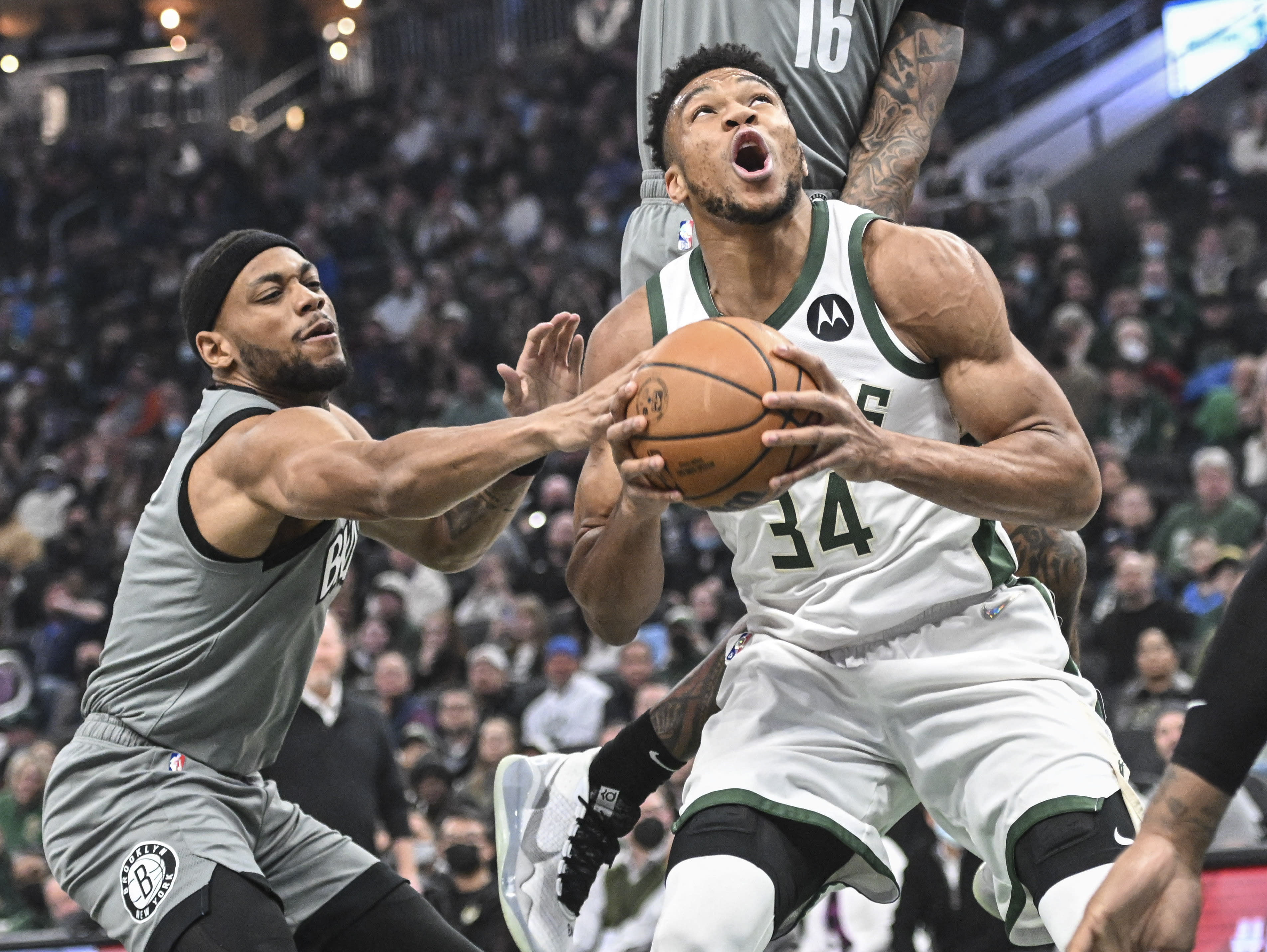 יאניס אנטטוקומפו, מילווקי באקס, מול ברוס בראון, ברוקלין נטס