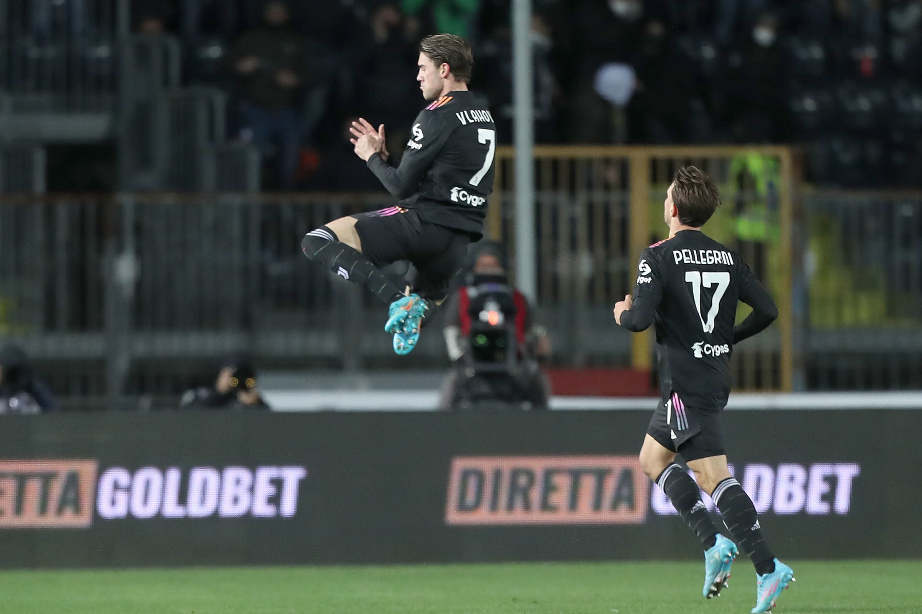 חלוץ יובנטוס דושאן ולאחוביץ'