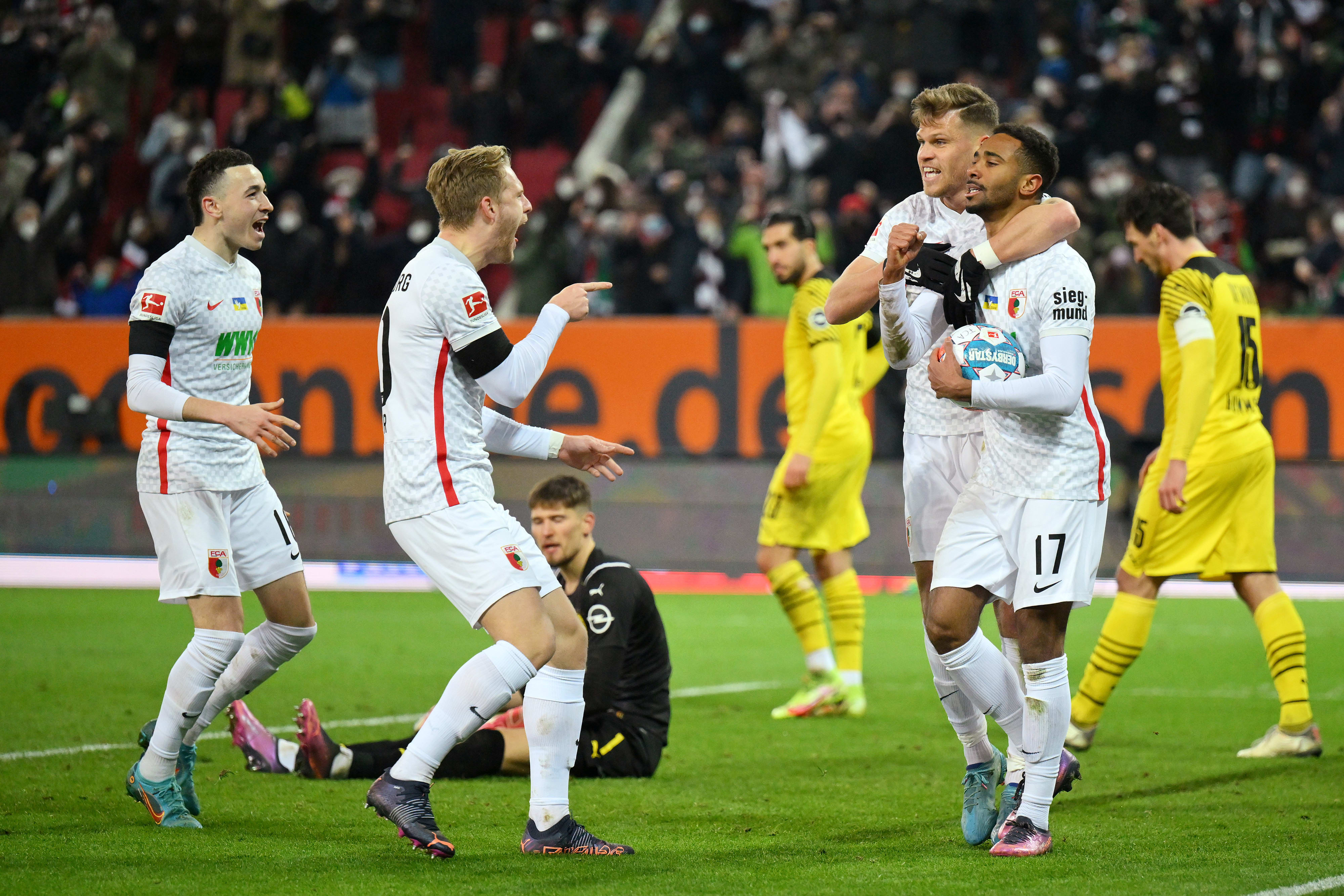 שחקני אוגסבורג חוגגים