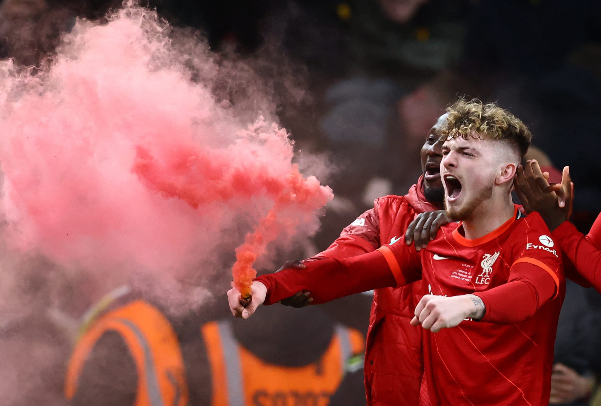 הארווי אליוט שחקן ליברפול עם אבוקה