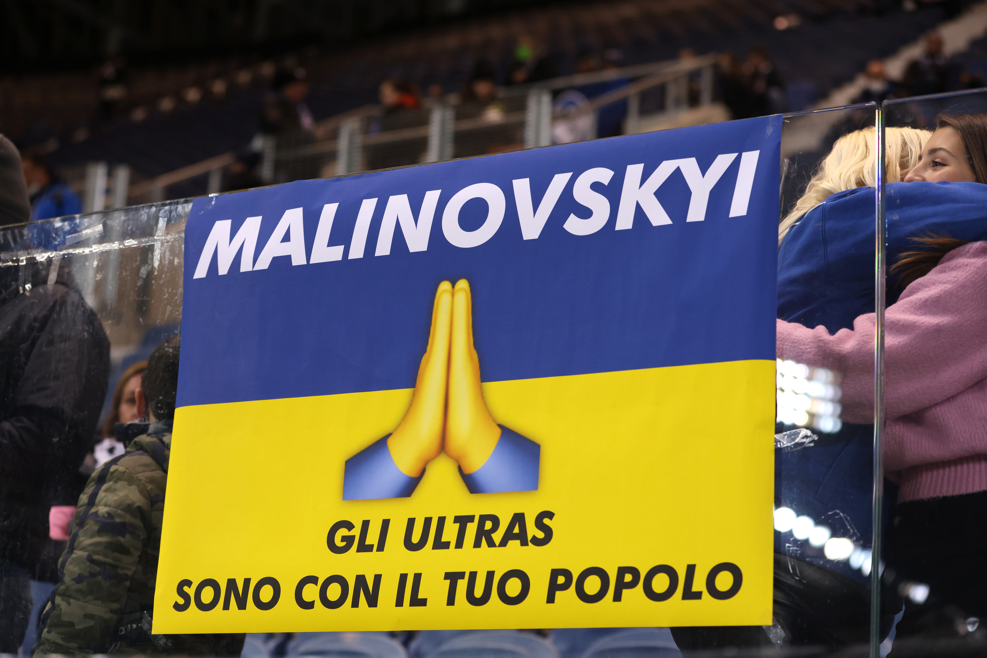 מחווה ביציעי אטלאנטה לרוסלן מלינובסקי