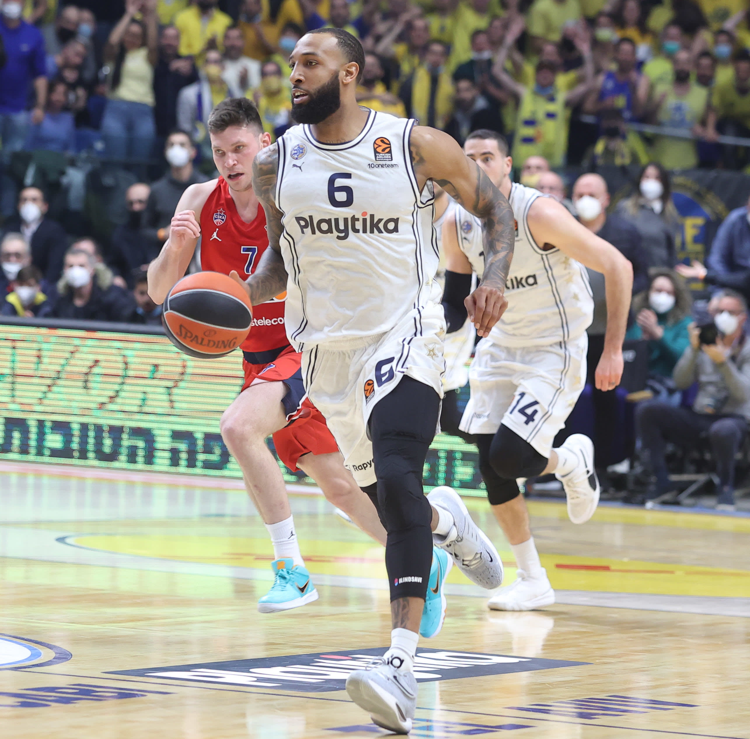 שחקן מכבי תל אביב דרק וויליאמס