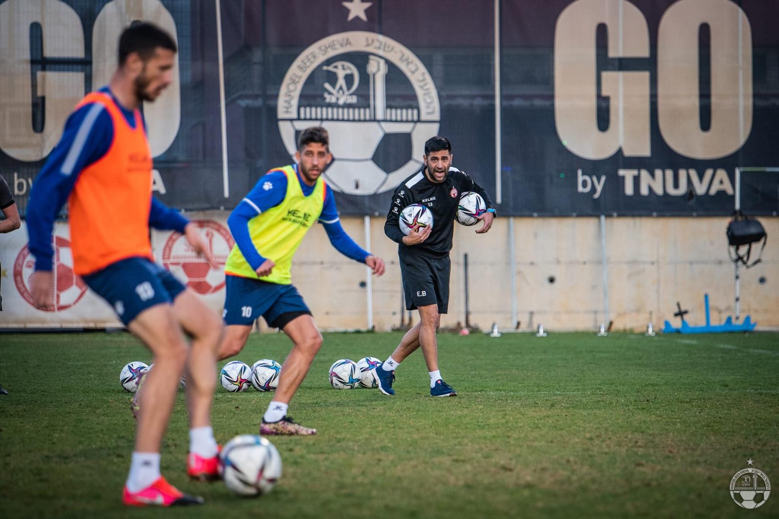 המנהל המקצועי ומאמן הפועל באר שבע אליניב ברדה