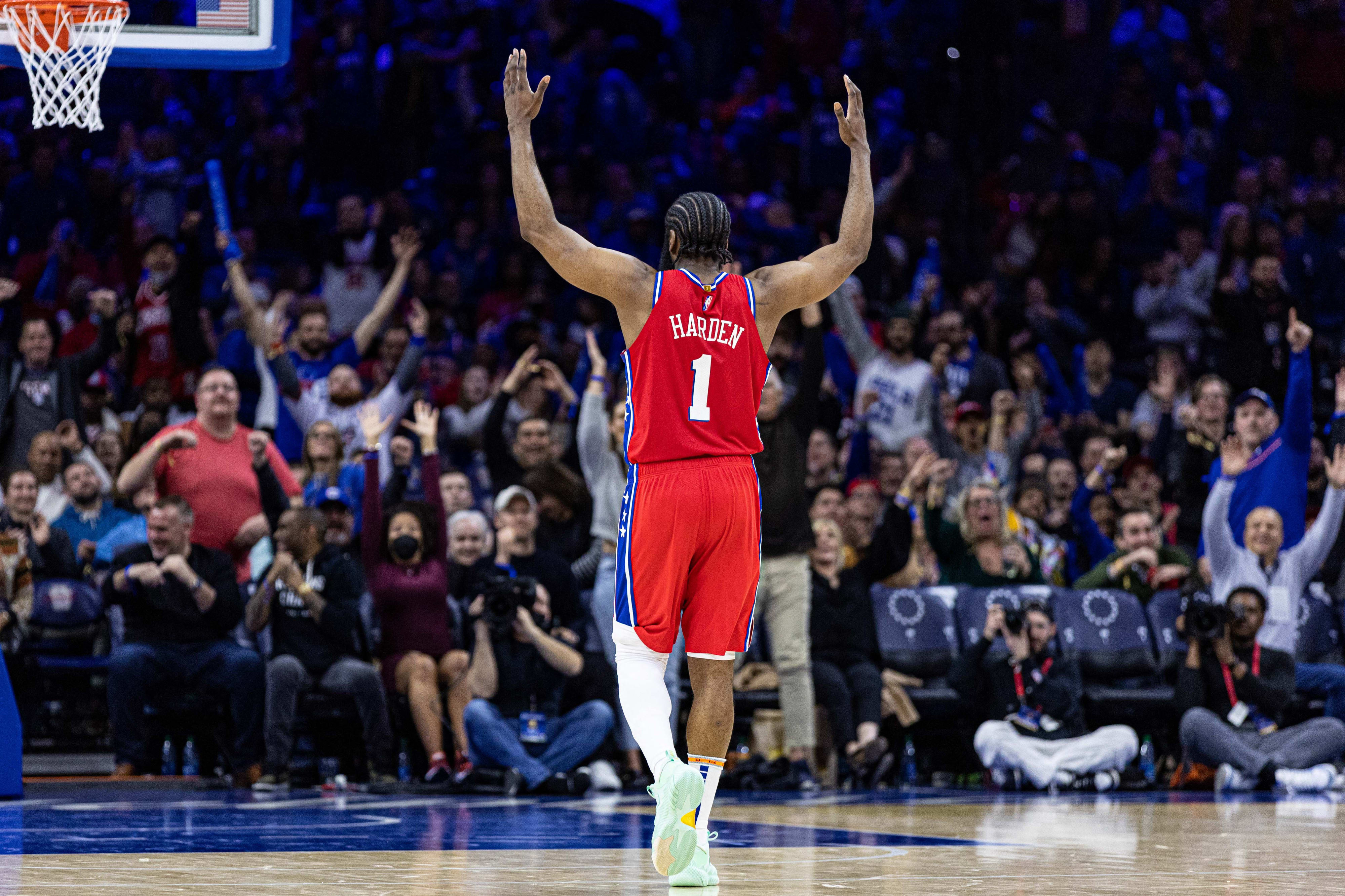 ג'יימס הארדן שחקן פילדלפיה 76'