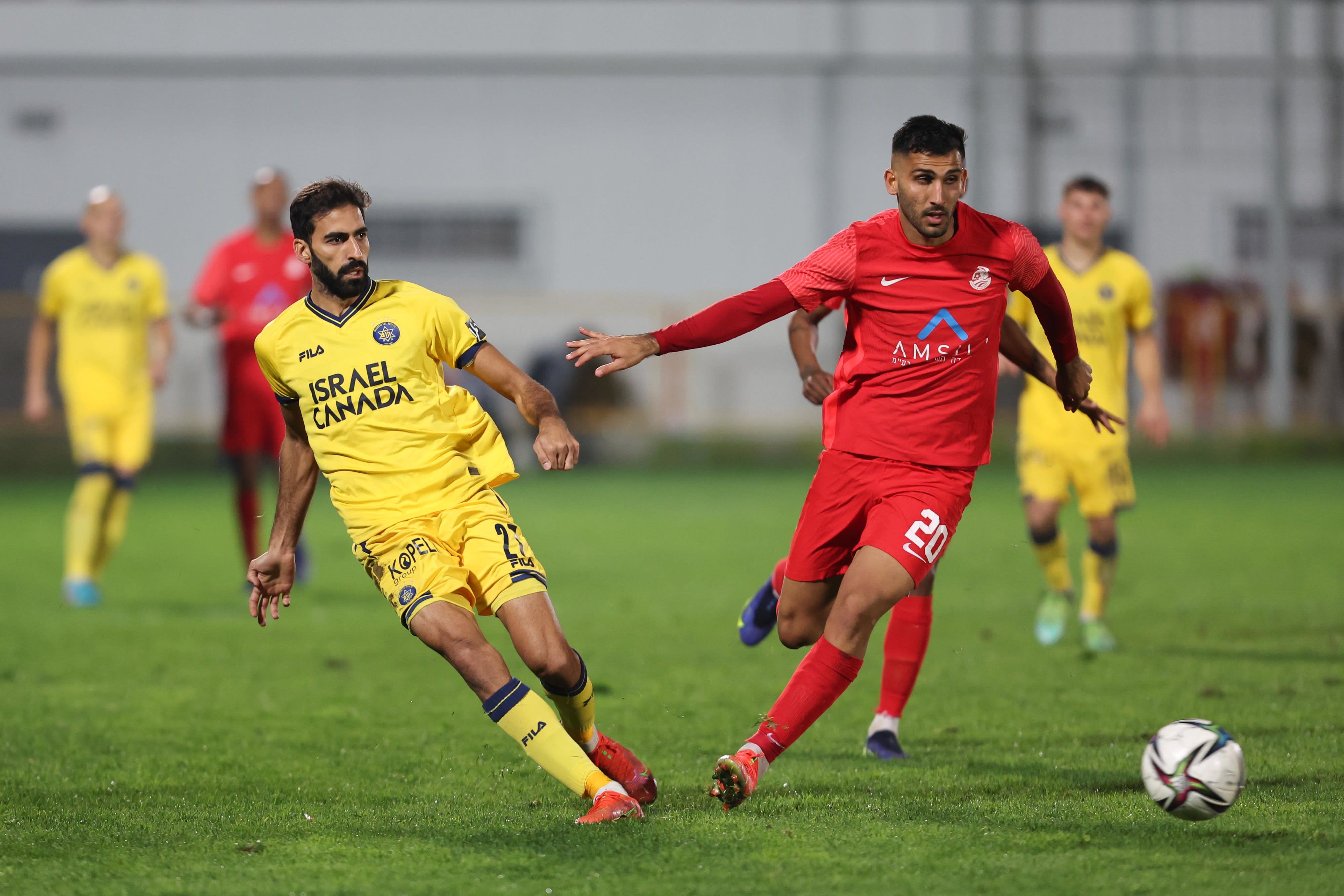 שחקן מכבי תל אביב אופיר דוידזאדה מול שחקן מ.ס. אשדוד גל קעטבי