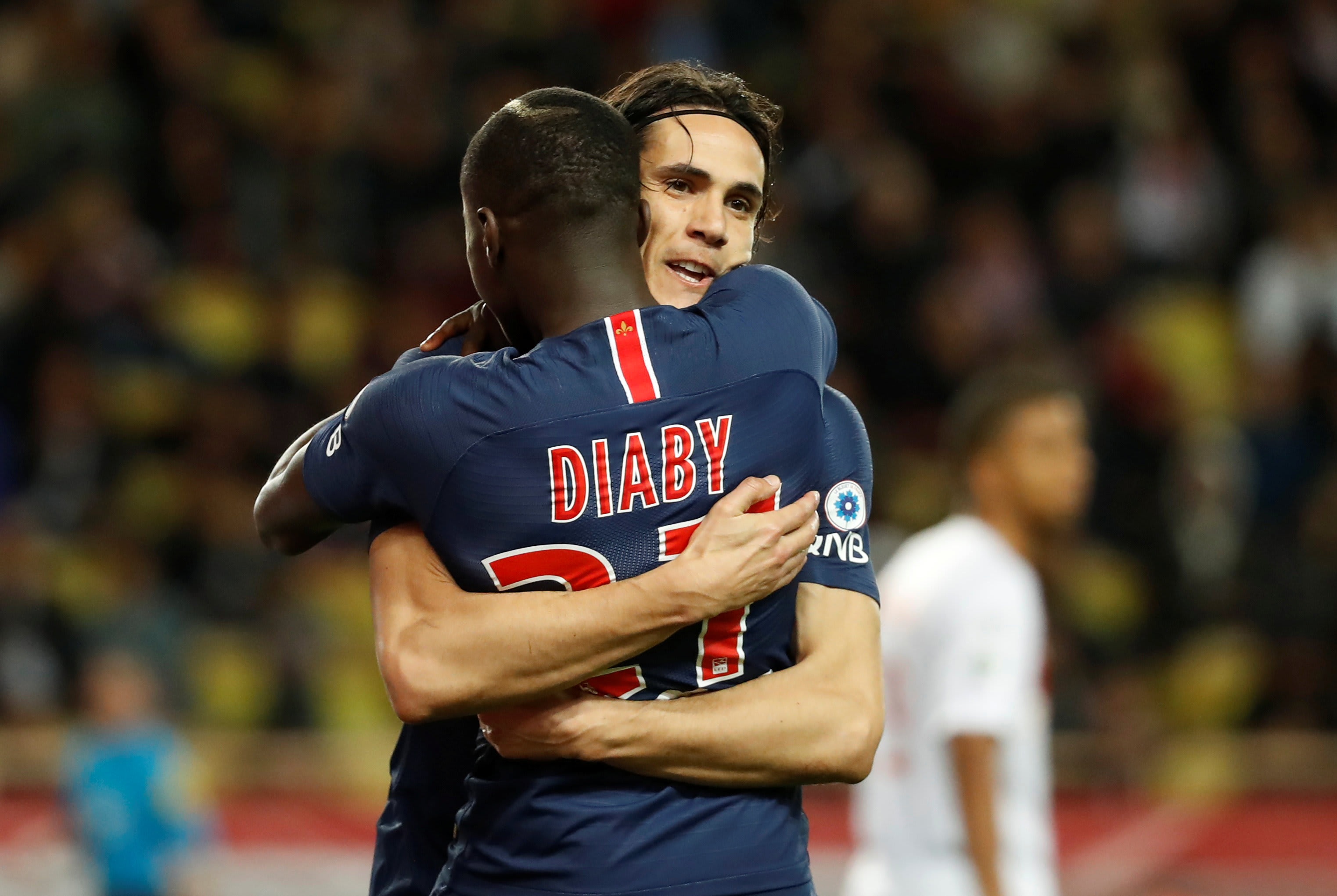 אדינסון קבאני שחקן פריס סן ז'רמן עם מוסא דיאבי