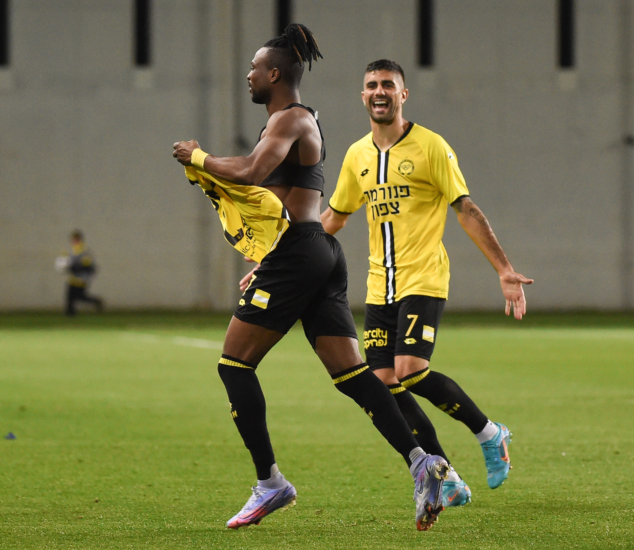 שחקני מכבי נתניה פטריק טוומאסי, שי קונסטנטין