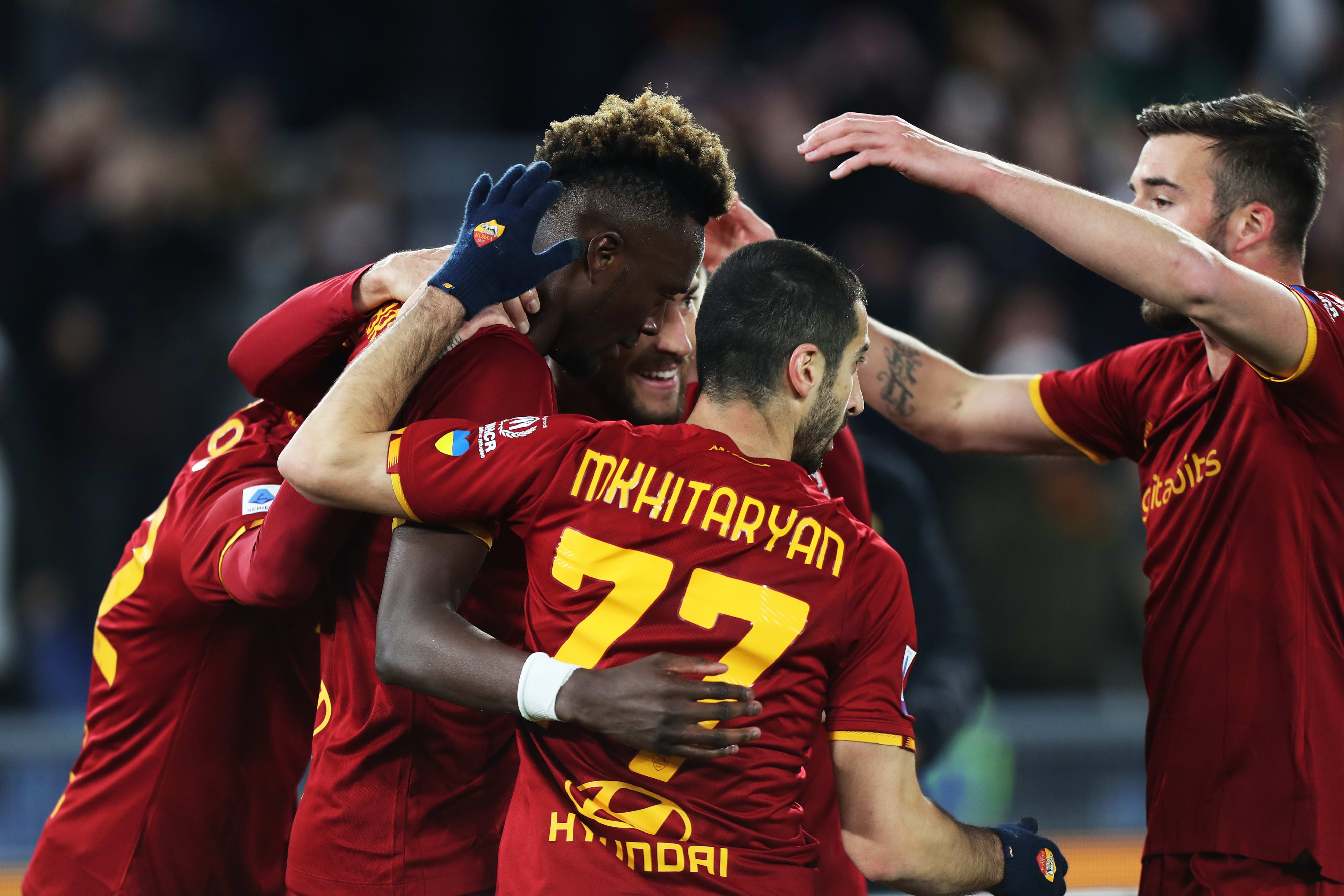 שחקני רומא חוגגים שער של טמי אברהם