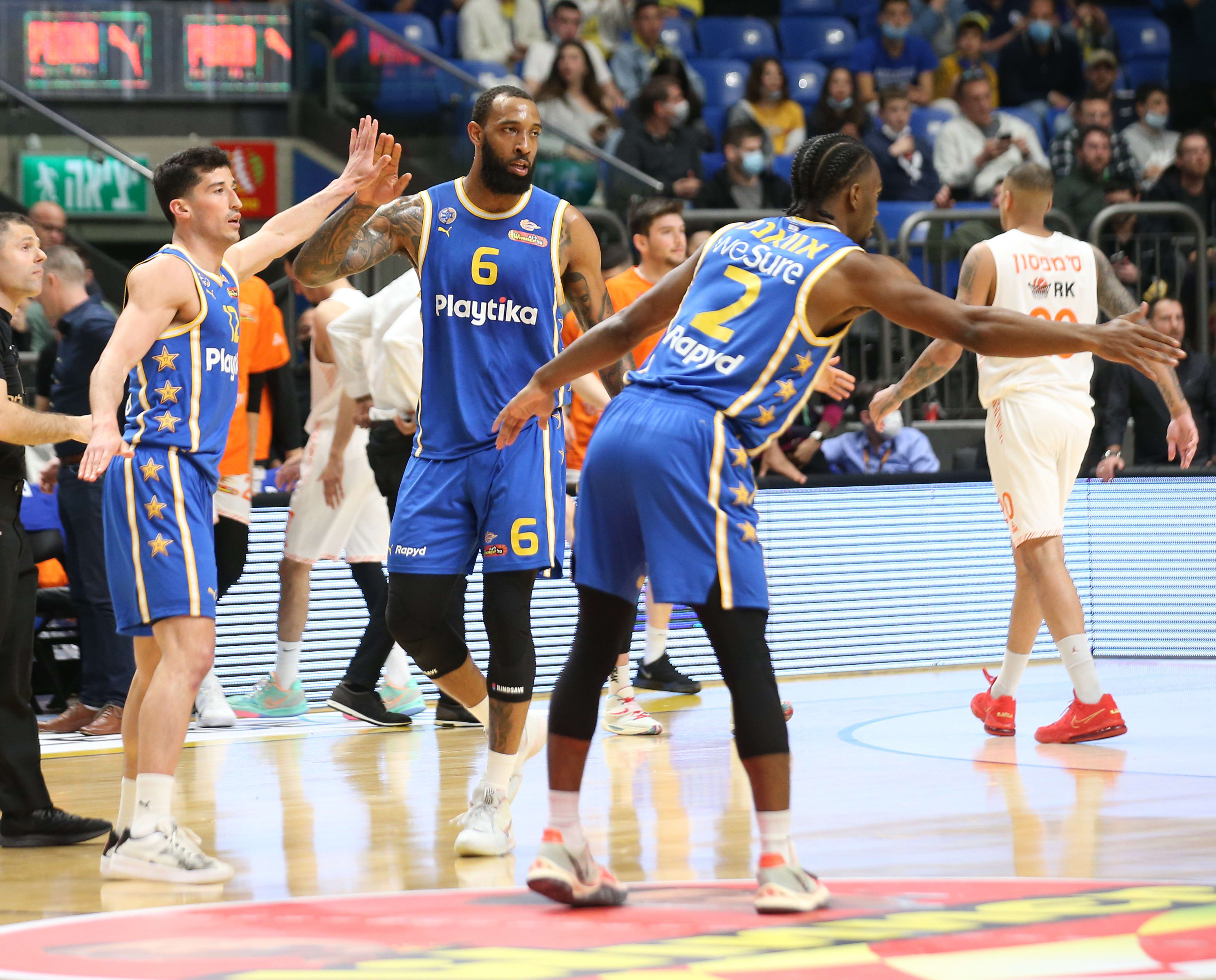 שחקני מכבי תל אביב קינן אוואנס, דרק וויליאמס, ג'ון דיברתולומיאו