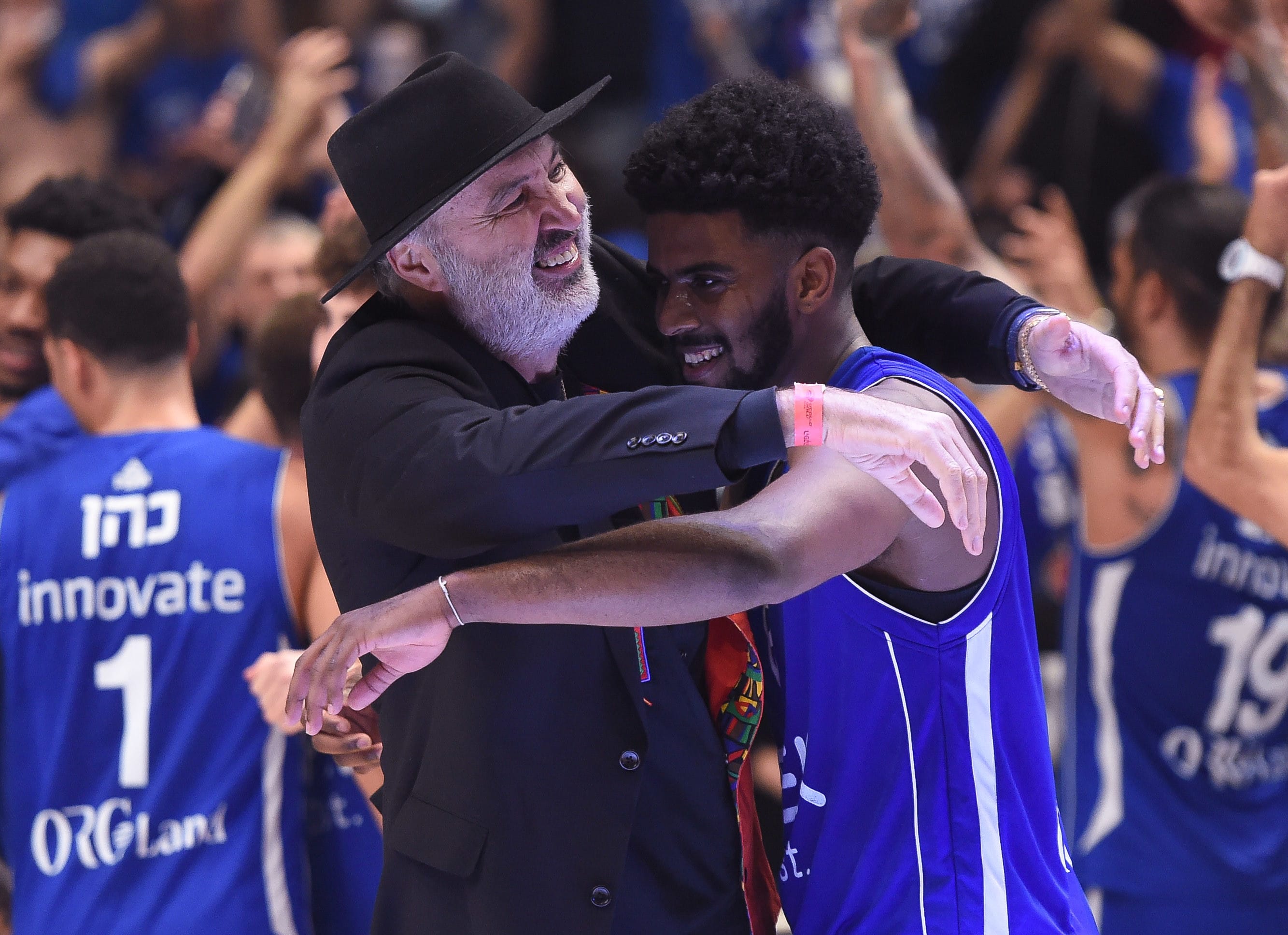 שון דאוסון שחקן בני הרצליה עם זופר אבדיה