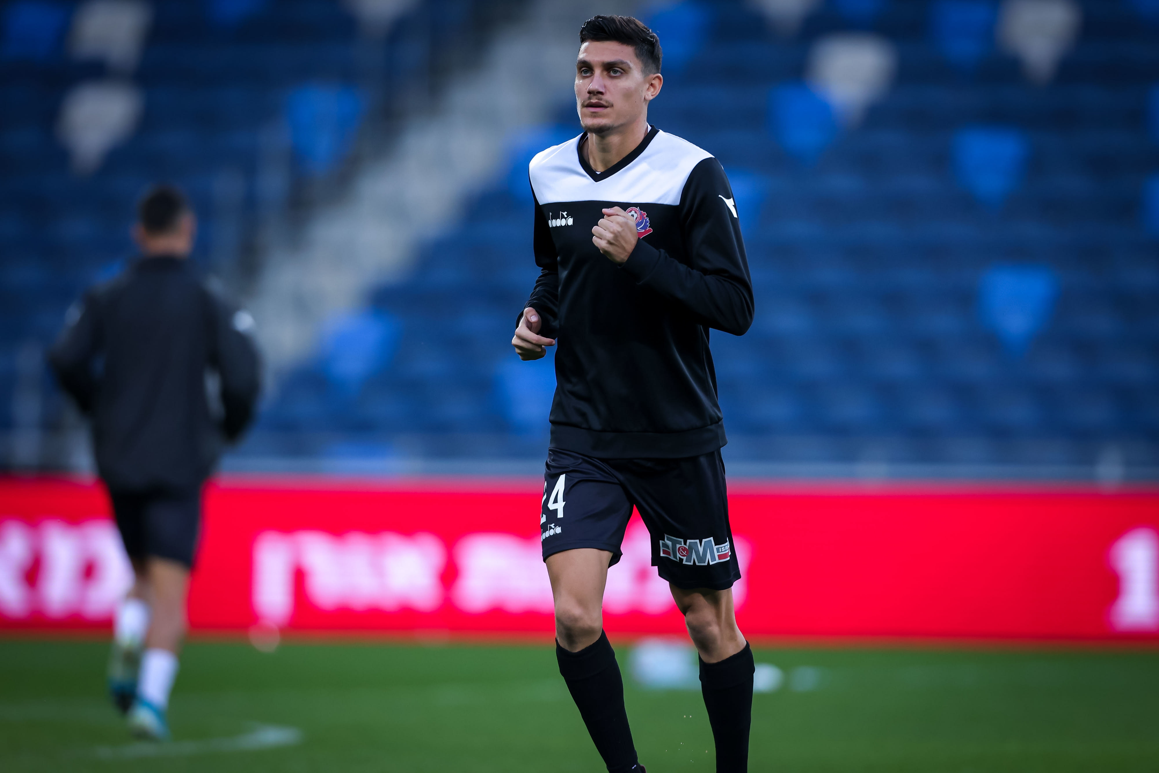 לירן סרדל שחקן הפועל חיפה בחימום