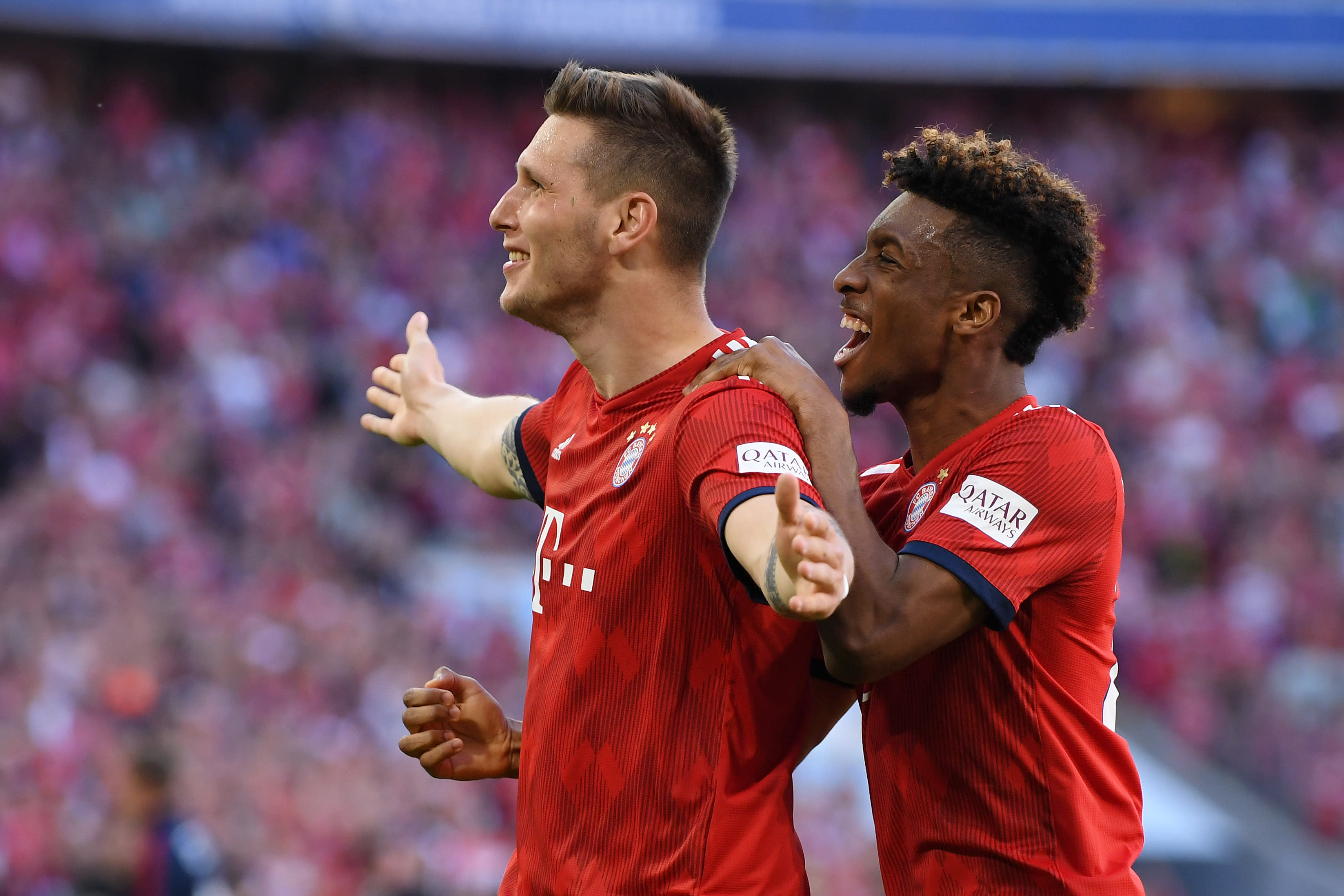 ניקלאס זולה שחקן באיירן מינכן עם קינגסלי קומאן