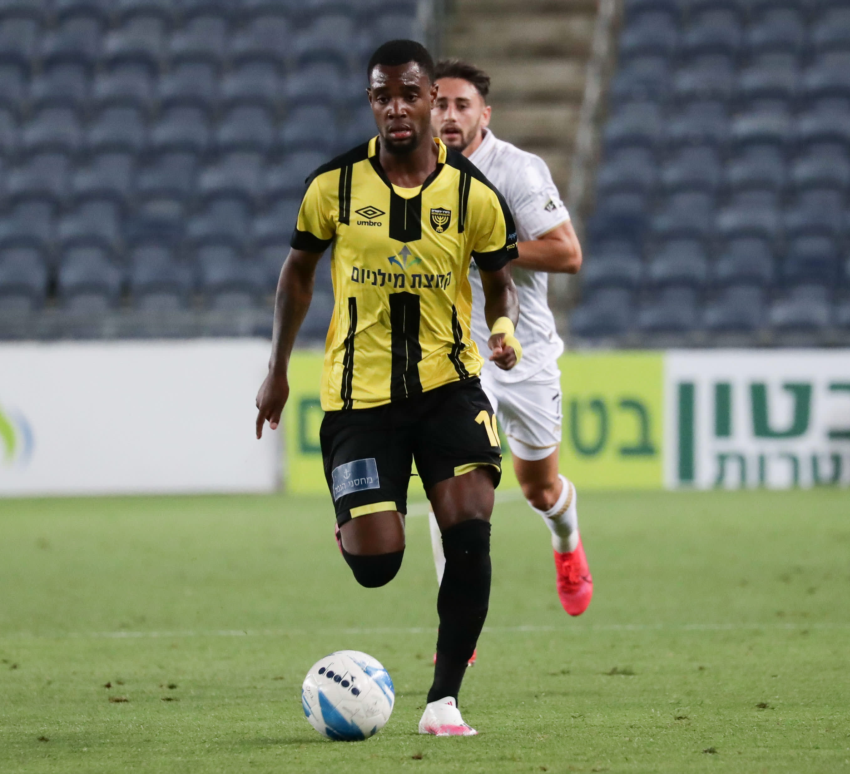 אנז' פרדי פלומן שחקן בית