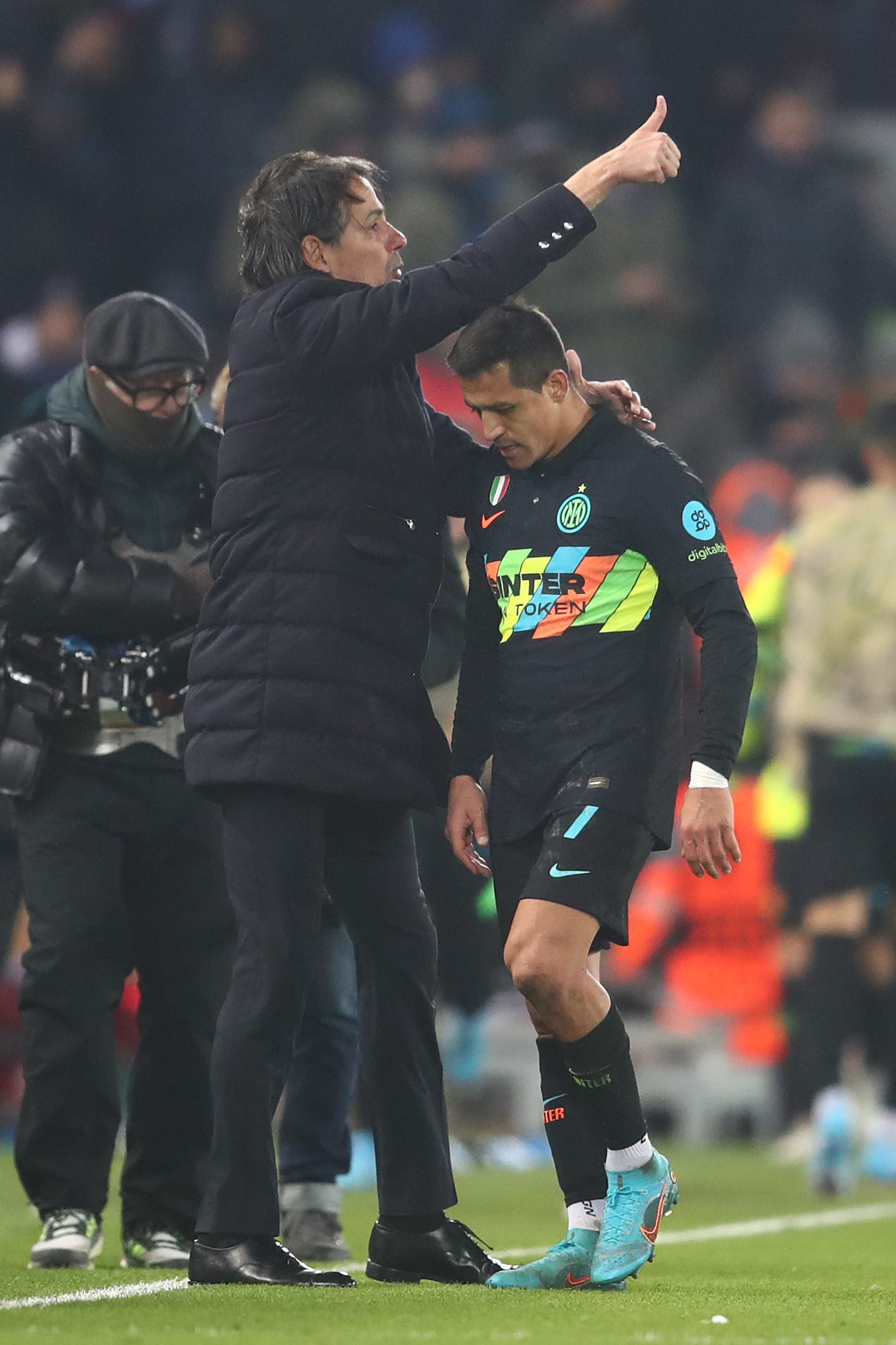 אלכסיס סאנצ'ס מתקל את טיאגו, אינטר מול ליברפול