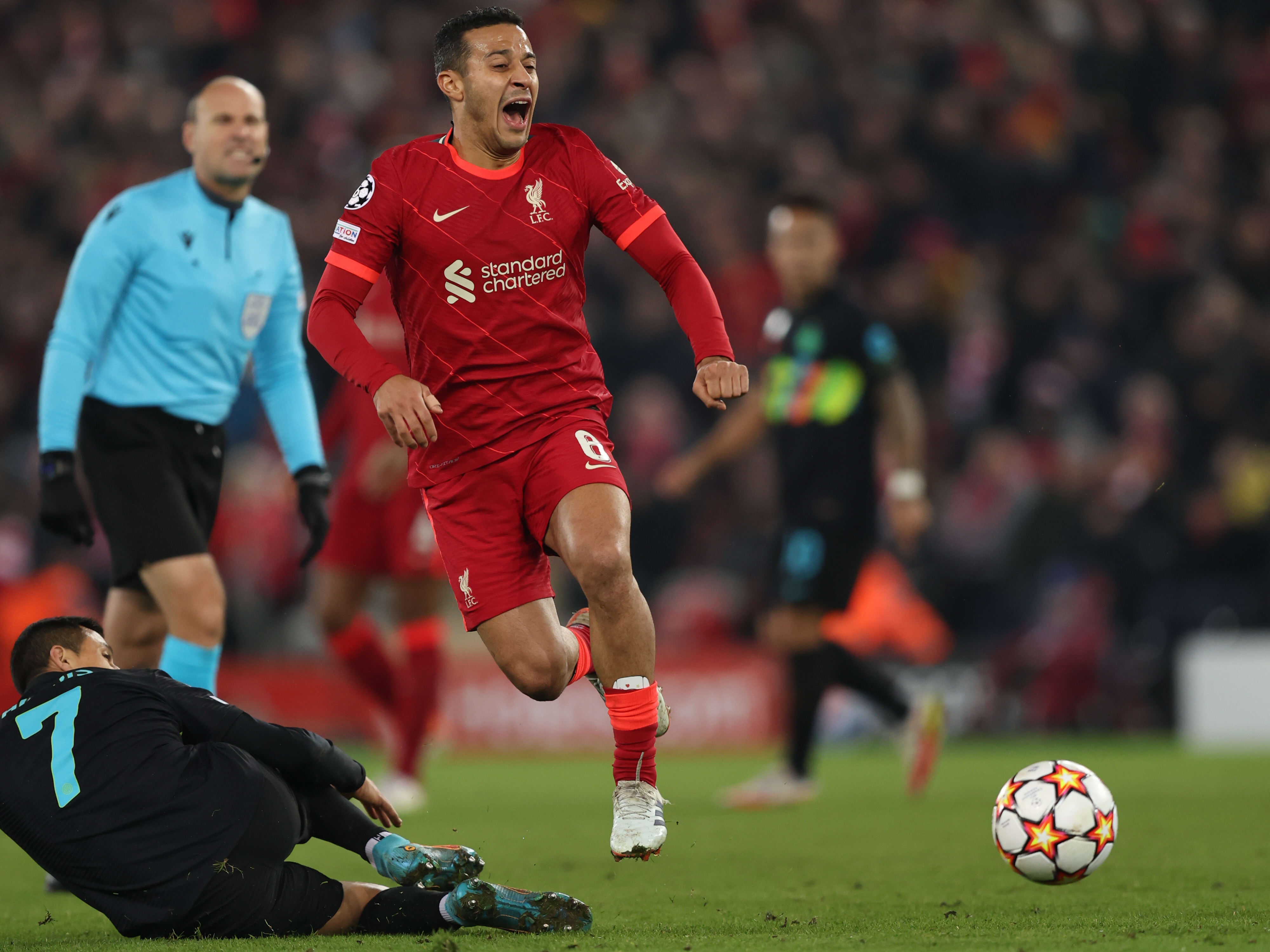 אלכסיס סאנצ'ס מתקל את טיאגו, אינטר מול ליברפול