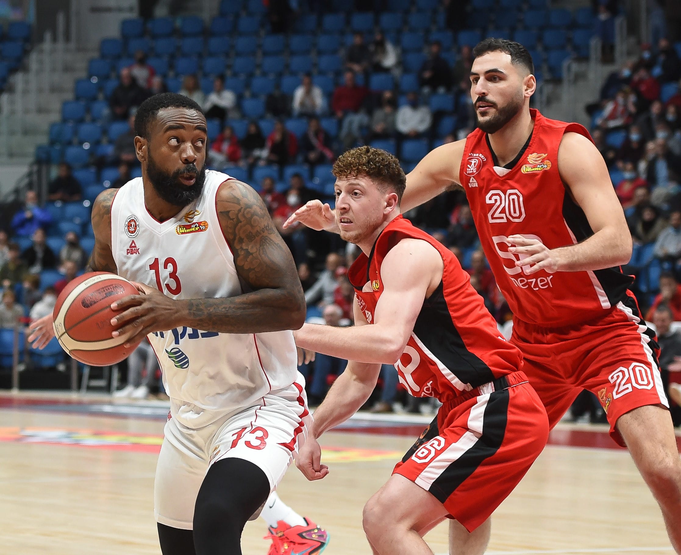 קיי סי ריברס שחקן הפועל ירושלים מול גיל בני שחקן הפועל תל אביב