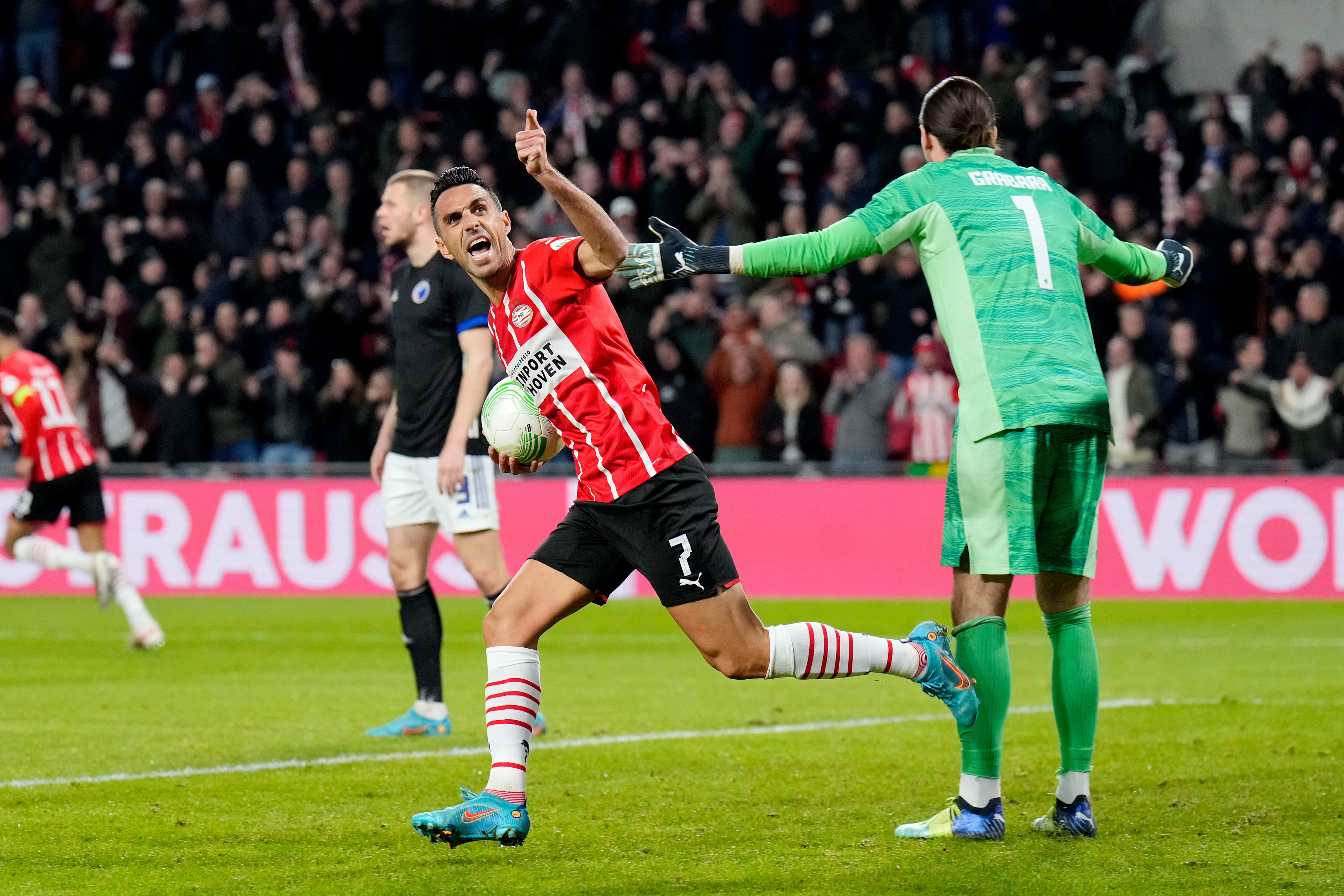 ערן זהבי שחקן פ.ס.וו איינדהובן חוגג שער