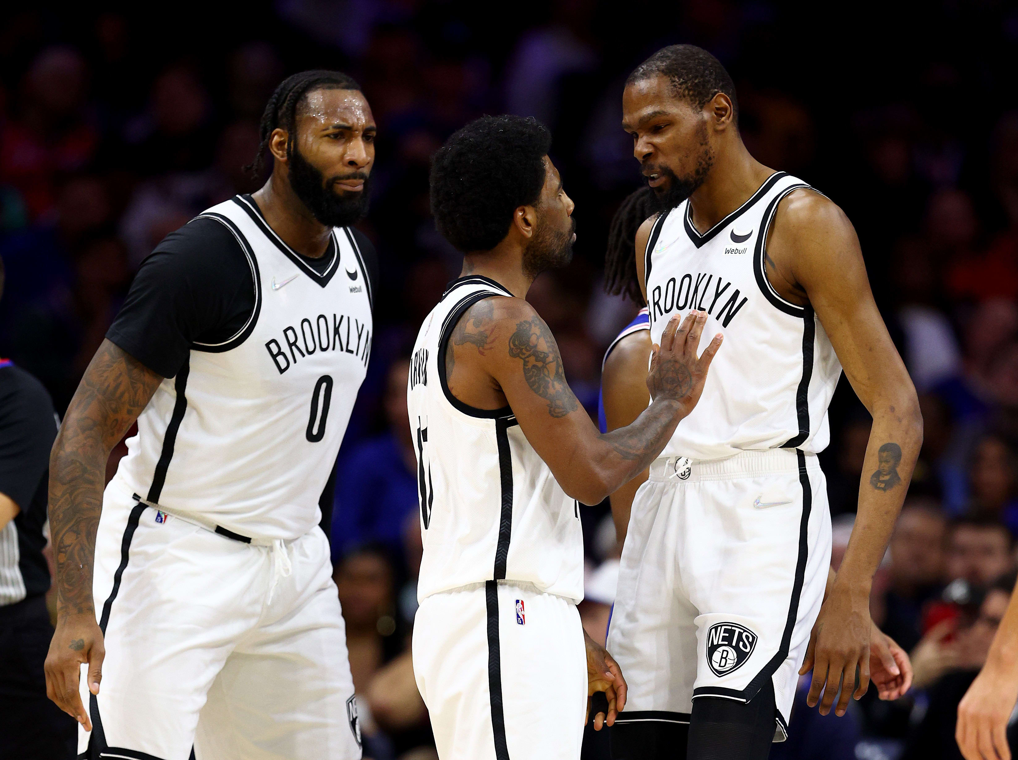 שחקני ברוקלין נטס קווין דוראנט, קיירי אירווינג, אנדרה דראמונד