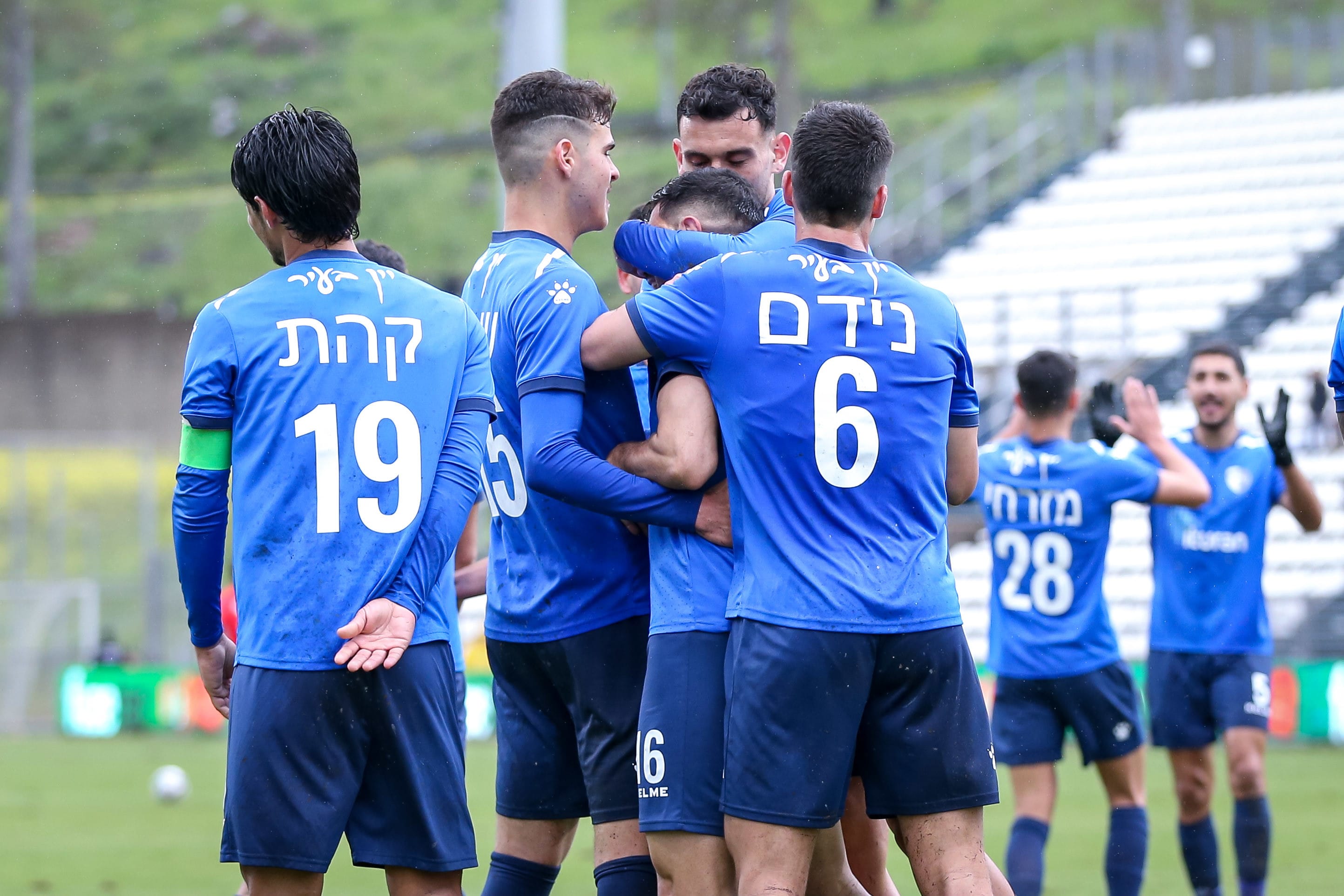 שחקני עירוני קרית שמונה חוגגים