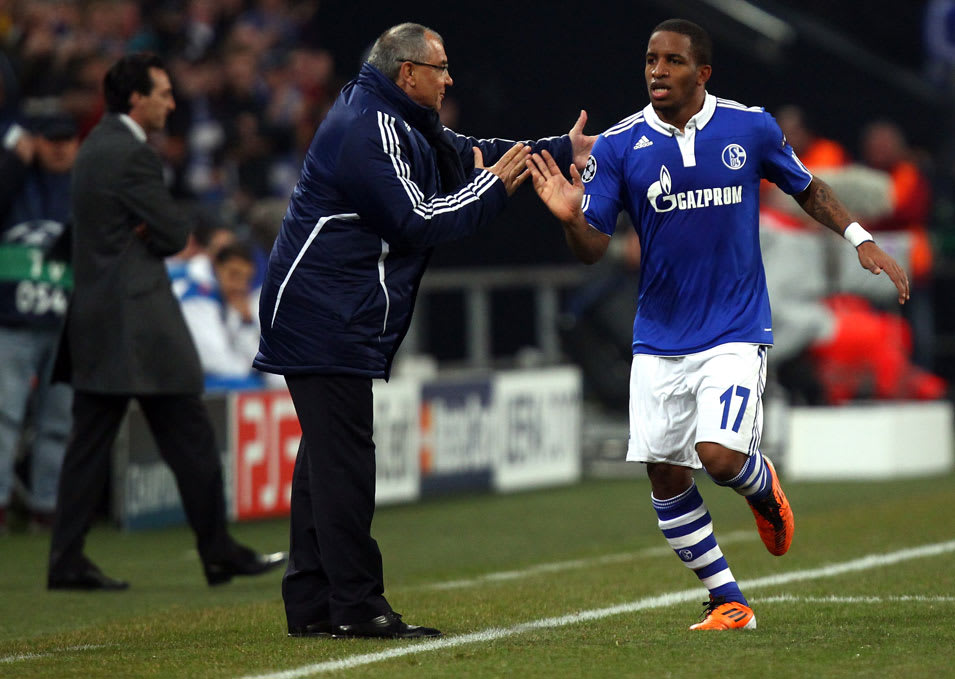 ג'פרסון פרפאן שחקן שאלקה (ימין) עם פליקס מגאת