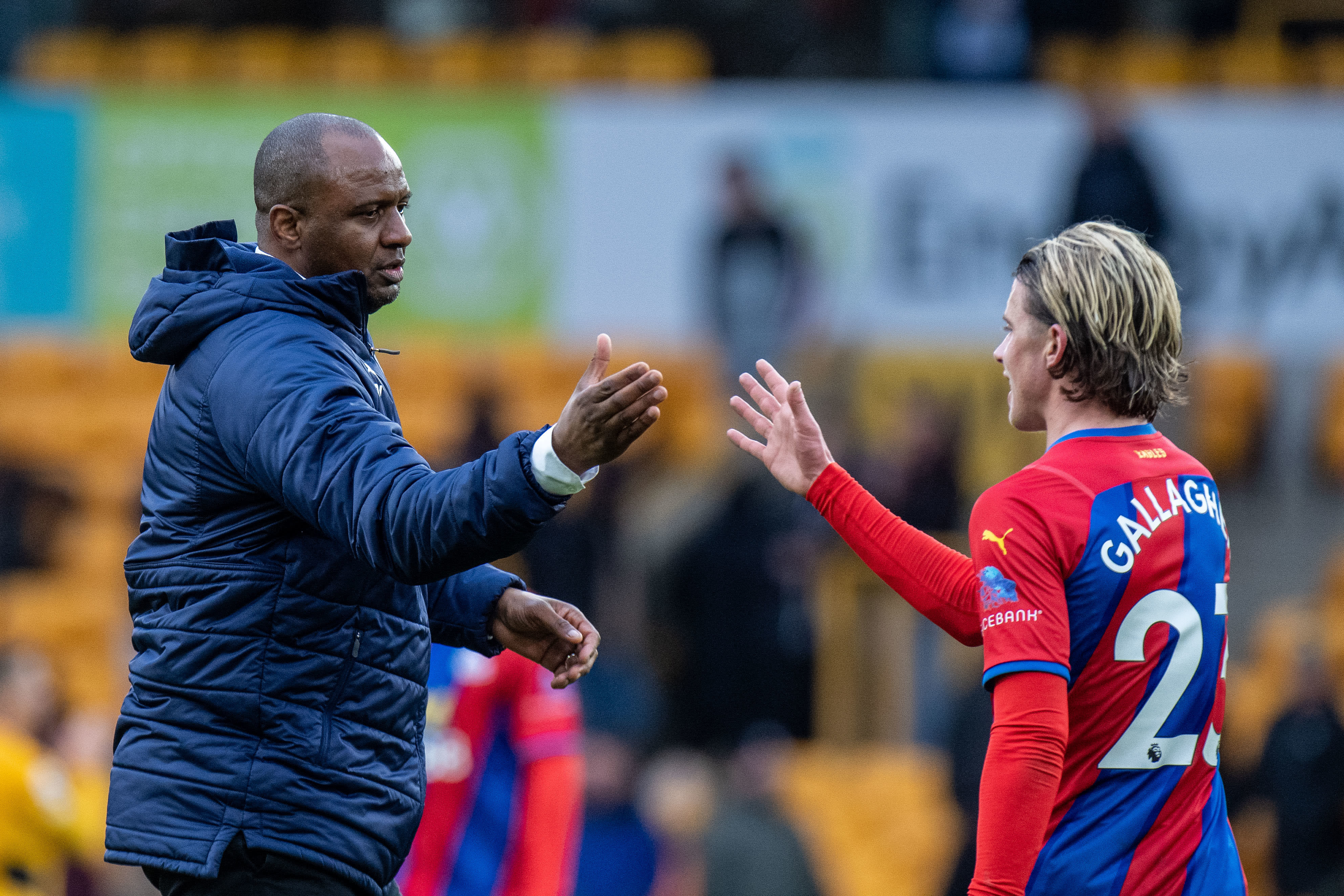 קונור גלאגר שחקן קריסטל פאלאס עם פטריק ויירה