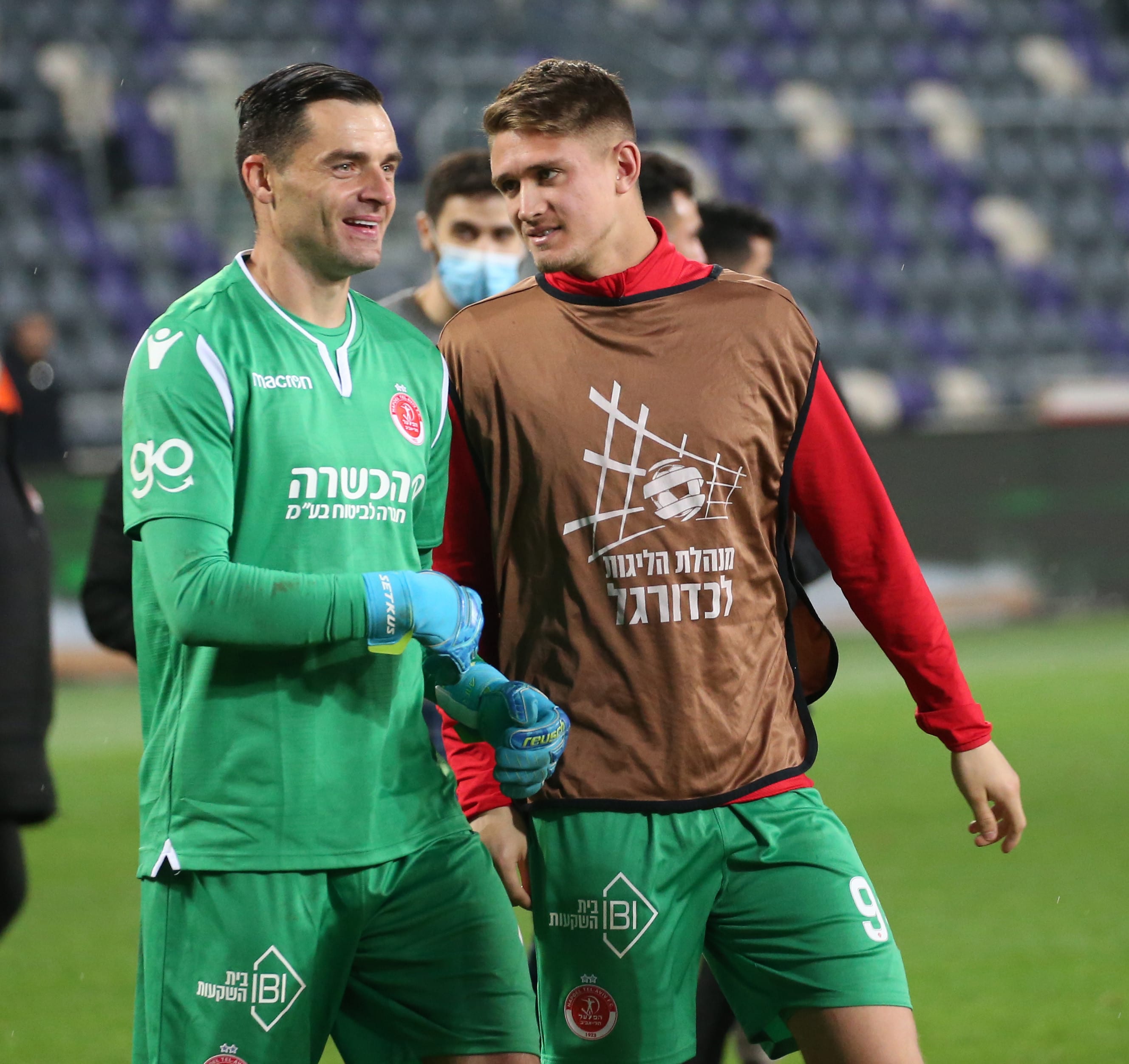 שוערי הפועל תל אביב ארנסטס שטקוס, יגאל בקר