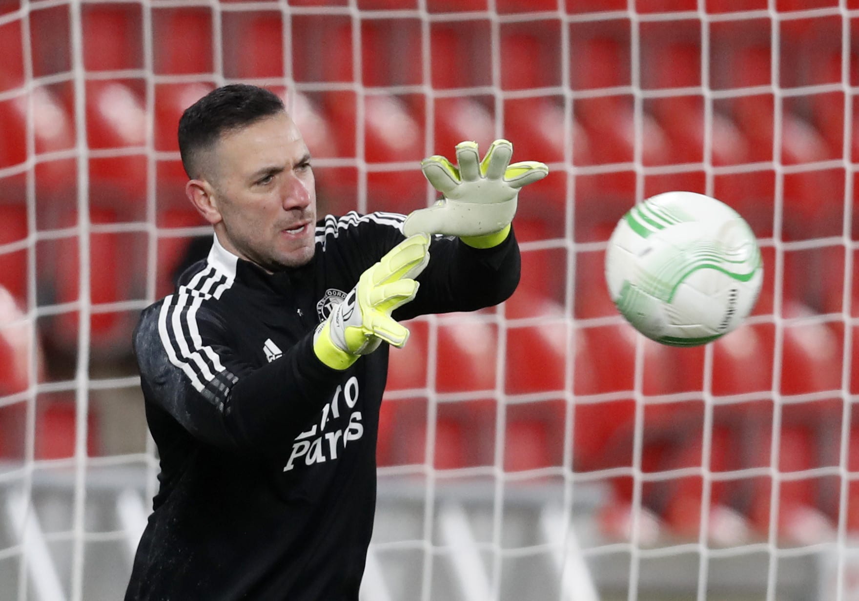 אופיר מרציאנו שוער פיינורד בחימום