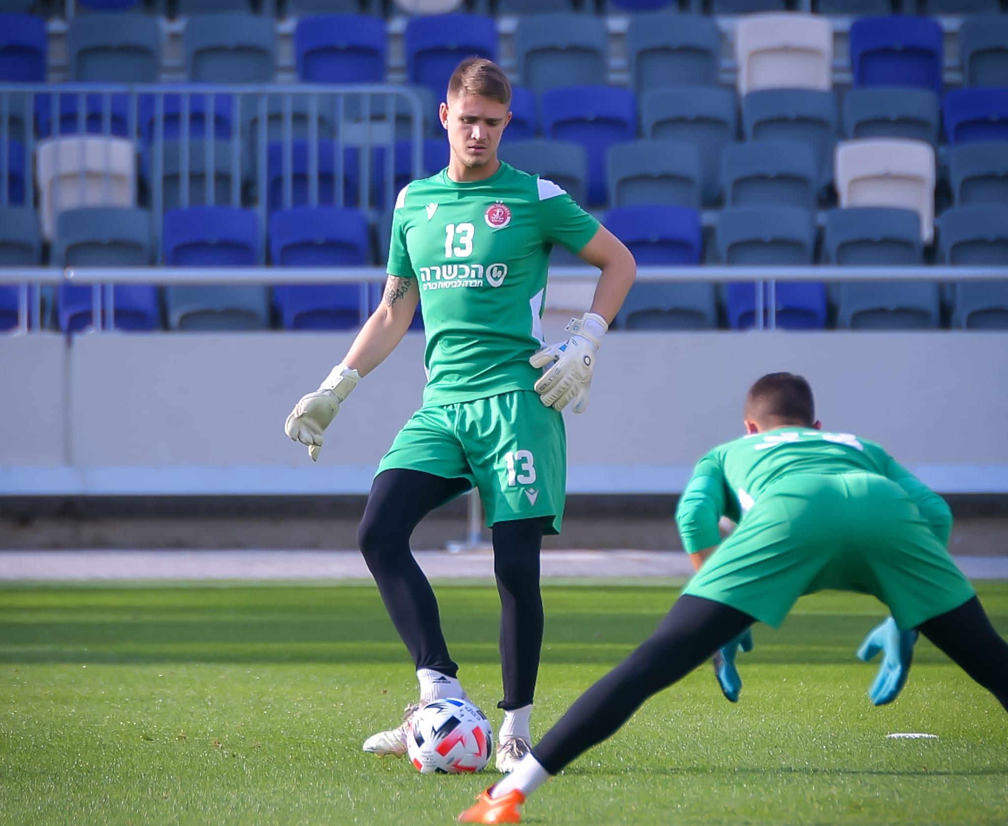 יגאל בקר שוער הפועל תל אביב בחימום