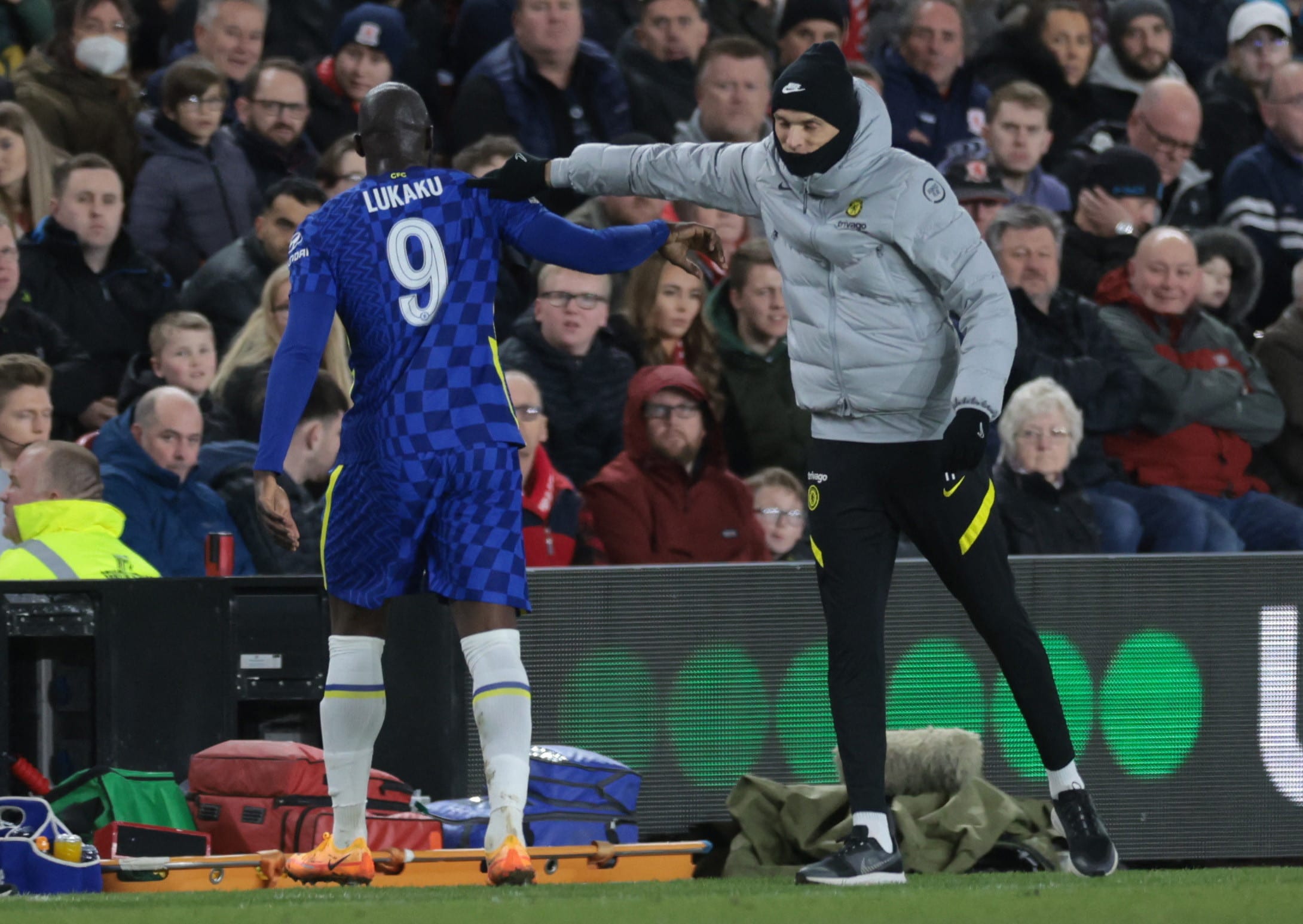 מאמן צ'לסי תומאס טוכל לצד שחקן הקבוצה רומלו לוקאקו