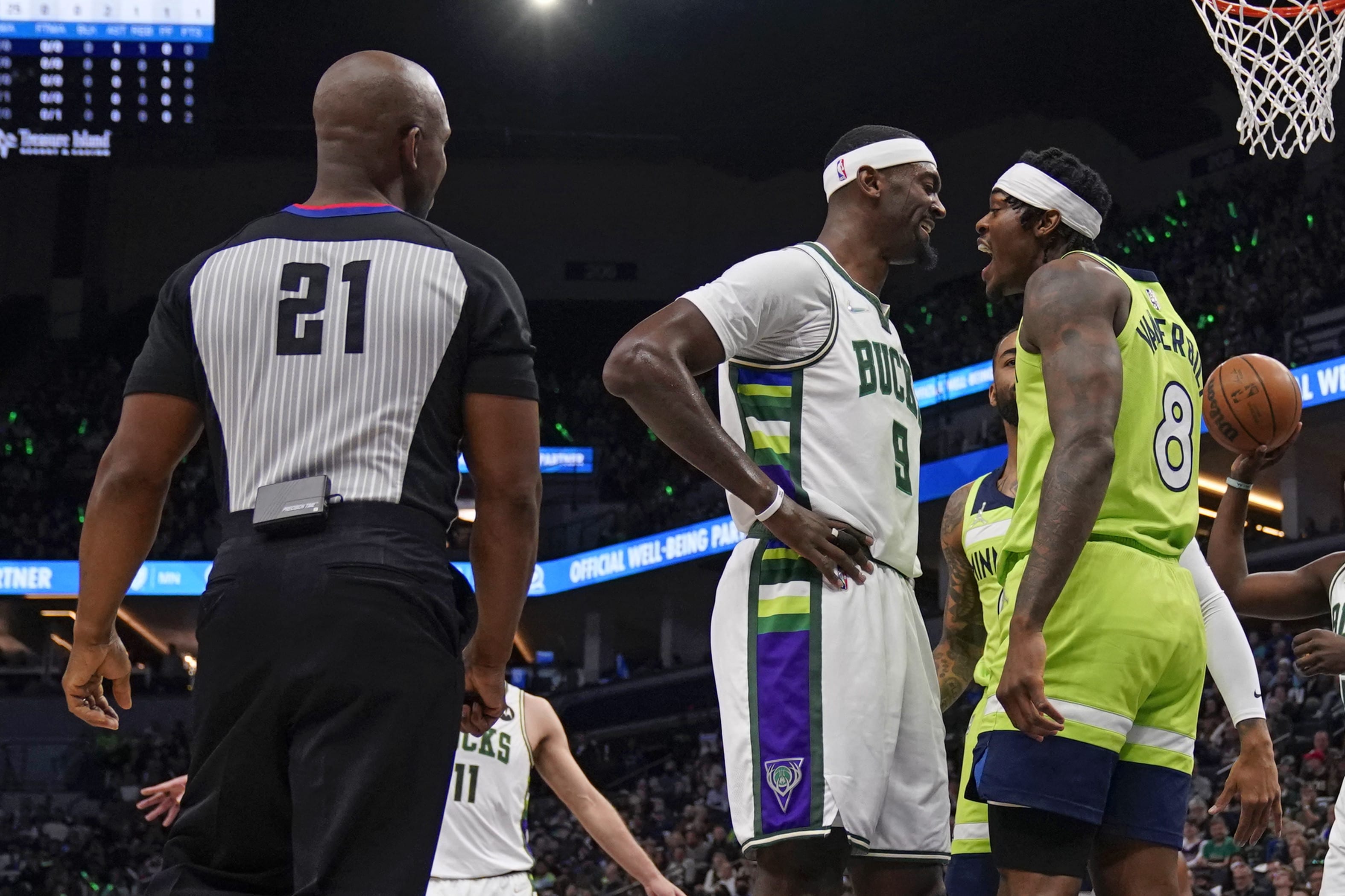 בובי פורטיס שחקן מילווקי באקס מול מינסוטה וולבס