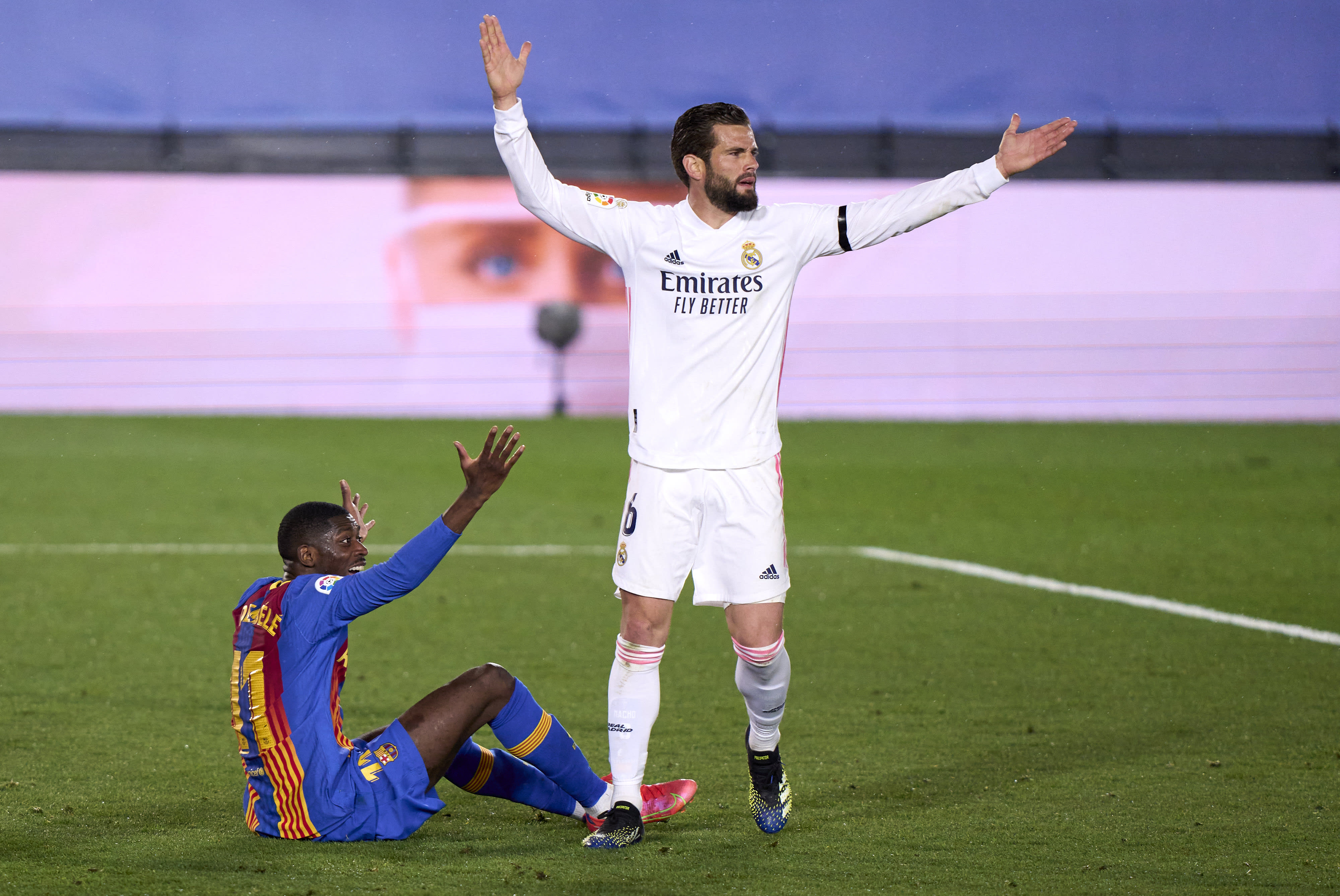 עוסמאן דמבלה שחקן ברצלונה מול נאצ'ו שחקן ריאל מדריד