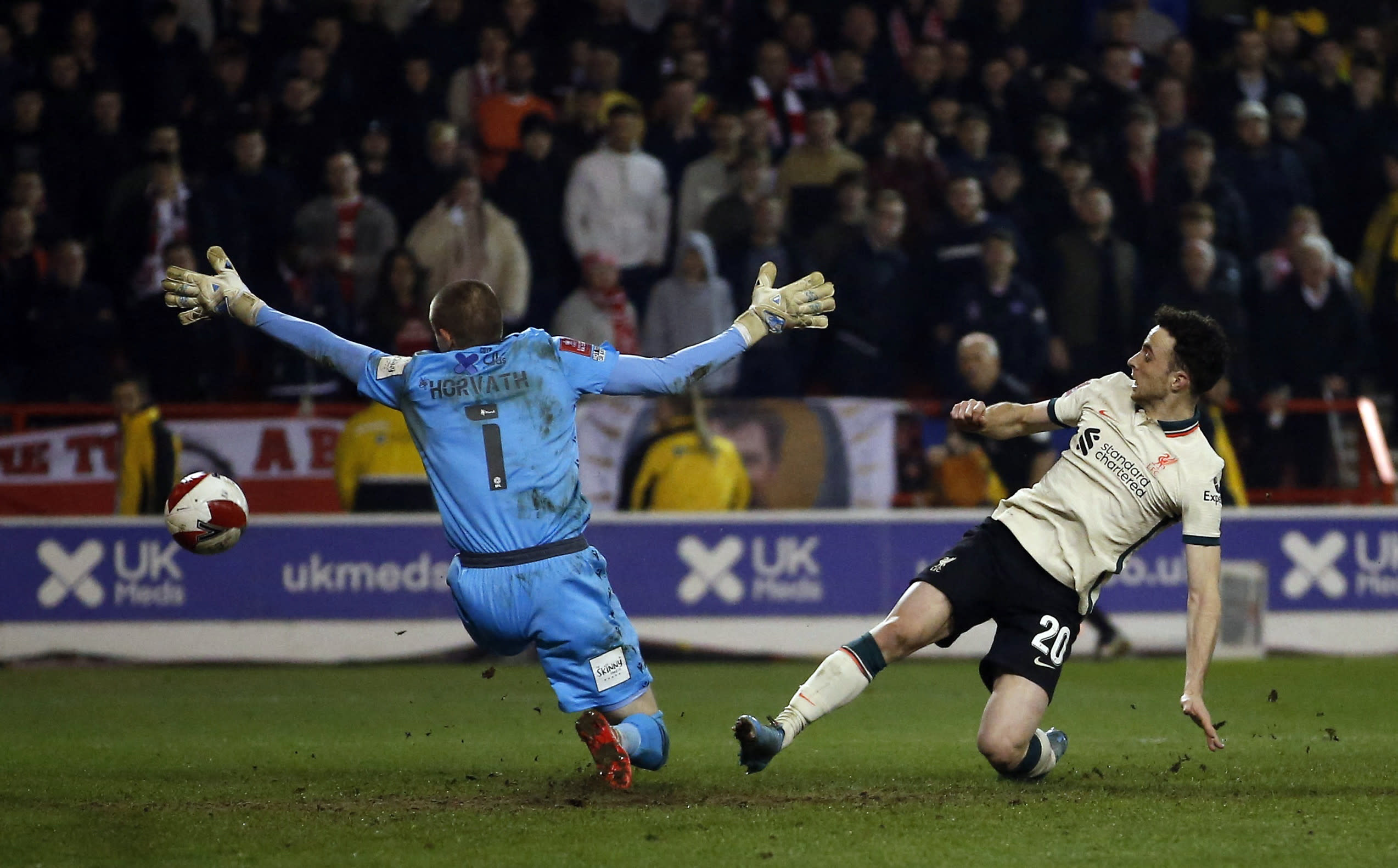 דיוגו ז'וטה שחקן ליברפול כובש מול נוטינגהאם פורסט