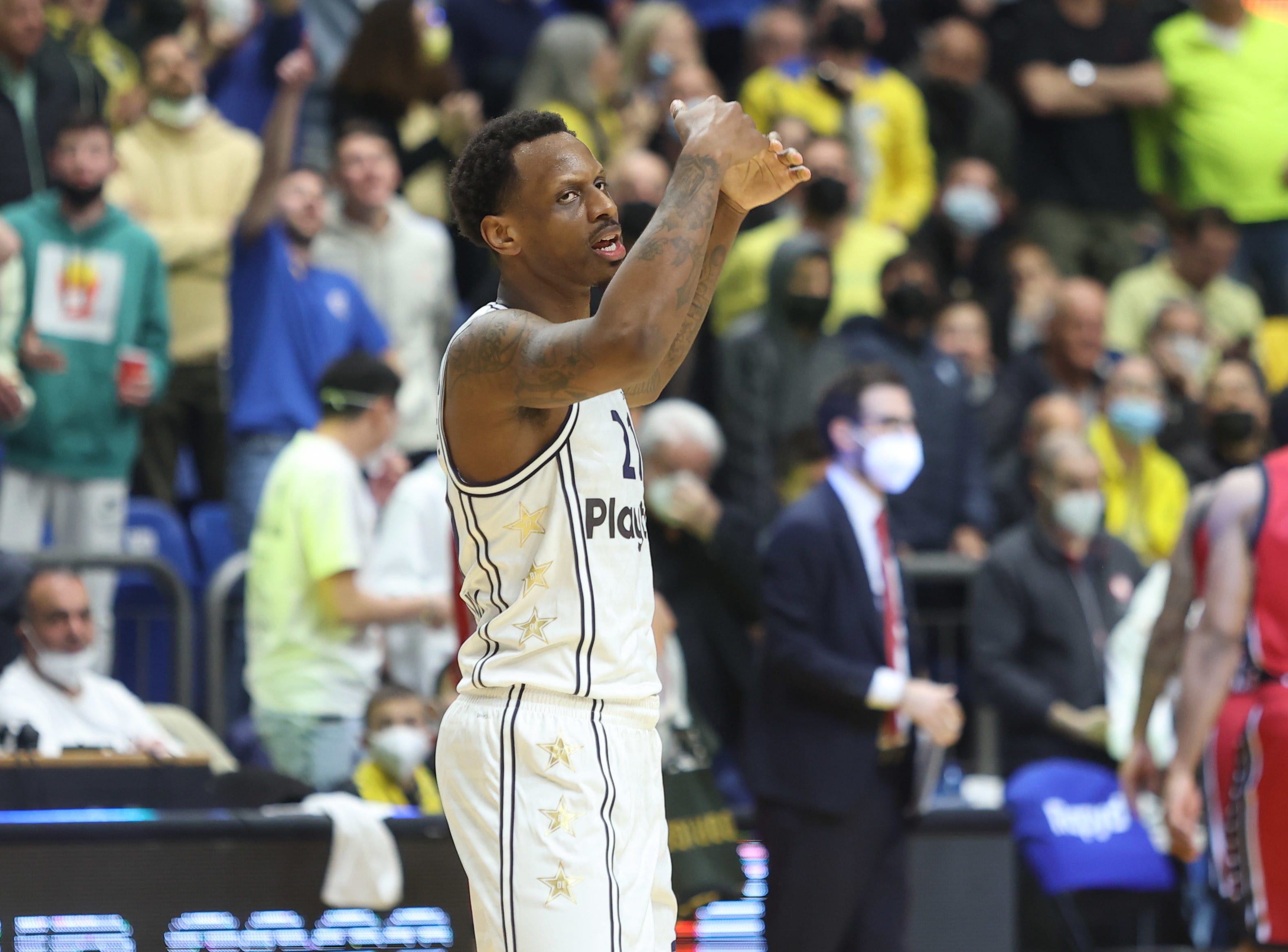 שחקן מכבי תל אביב ג'יימס נאנלי