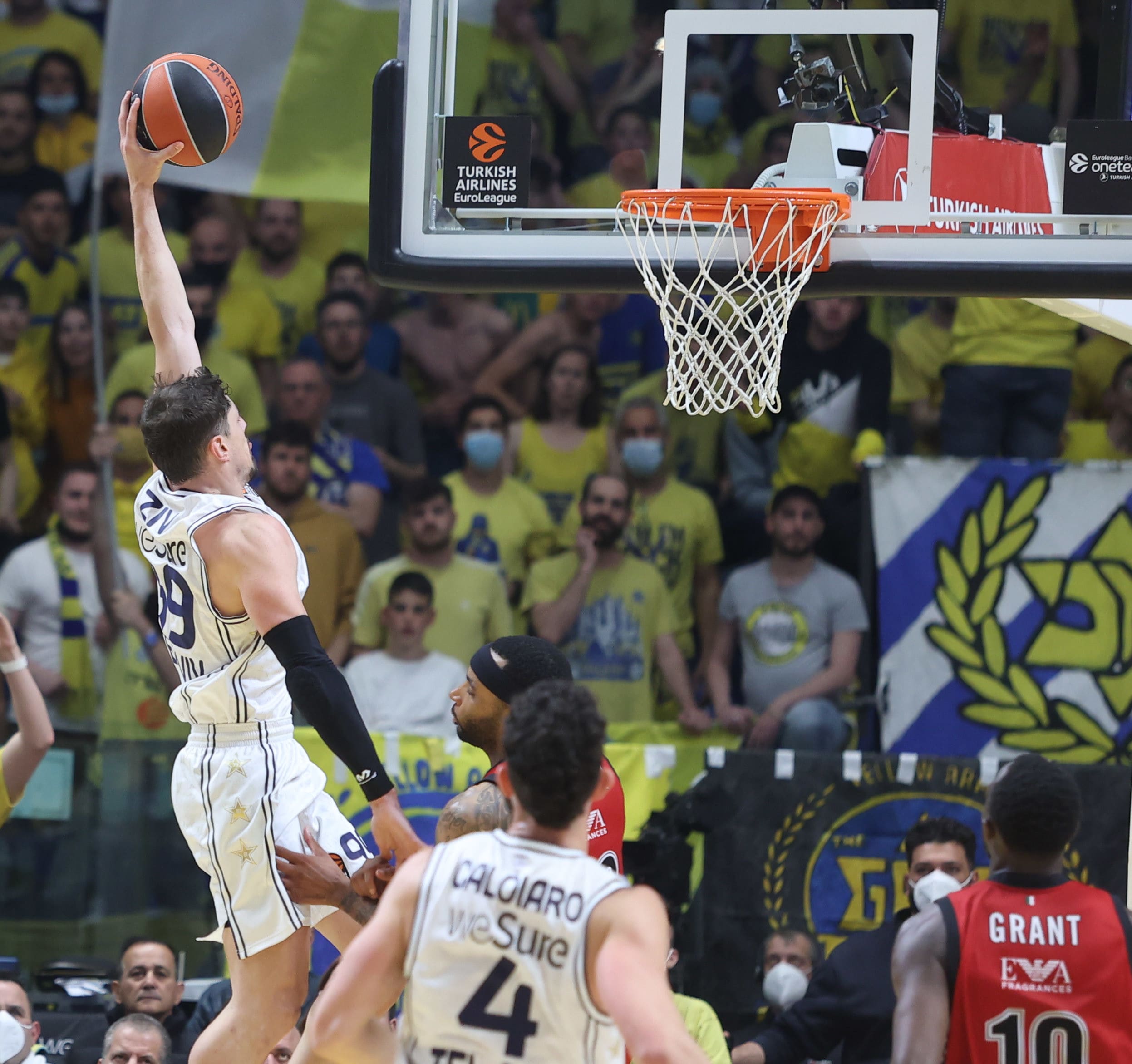 שחקן מכבי תל אביב יפתח זיו