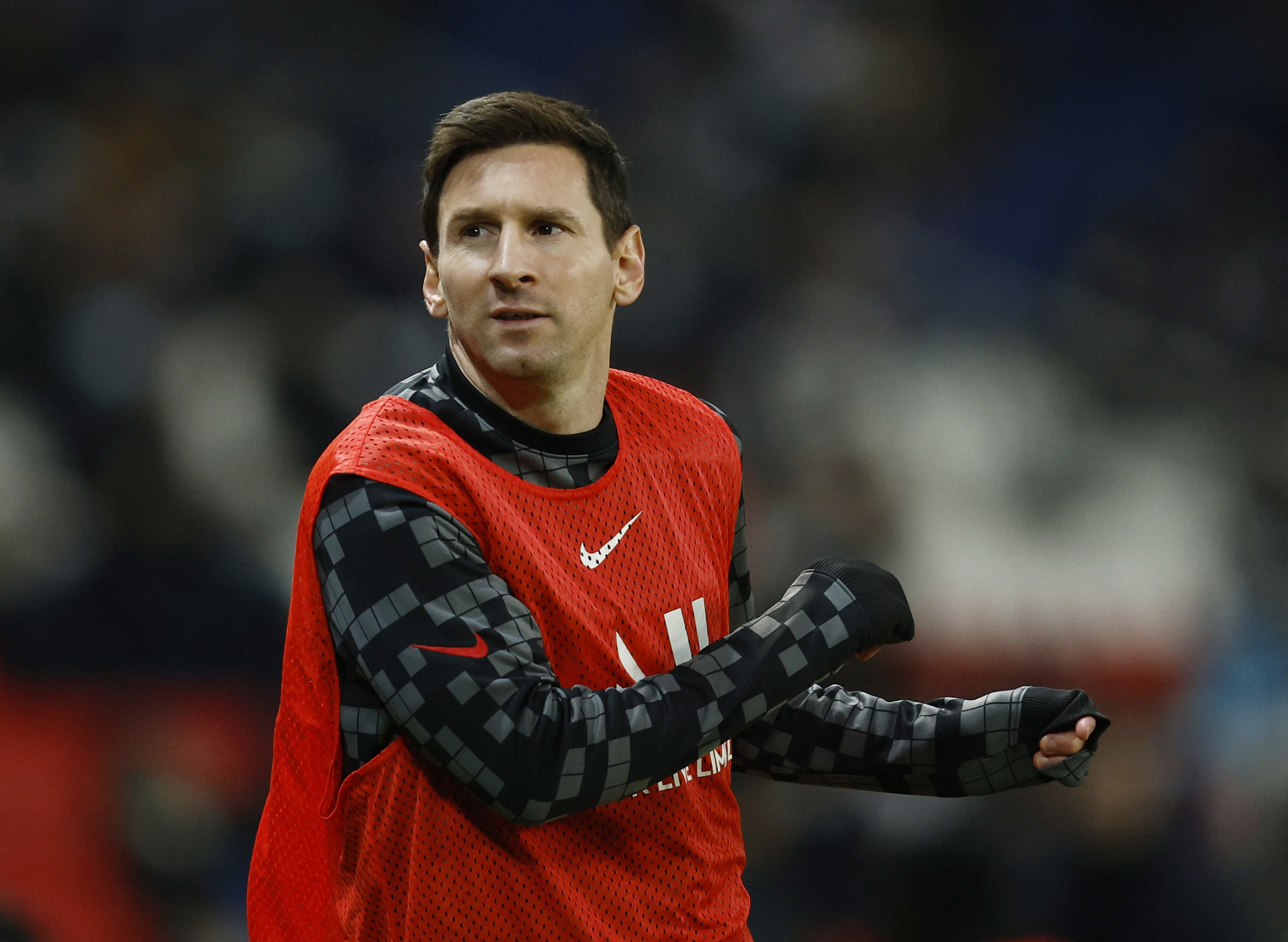 ליאונל מסי שחקן פריז סן ז'רמן בחימום