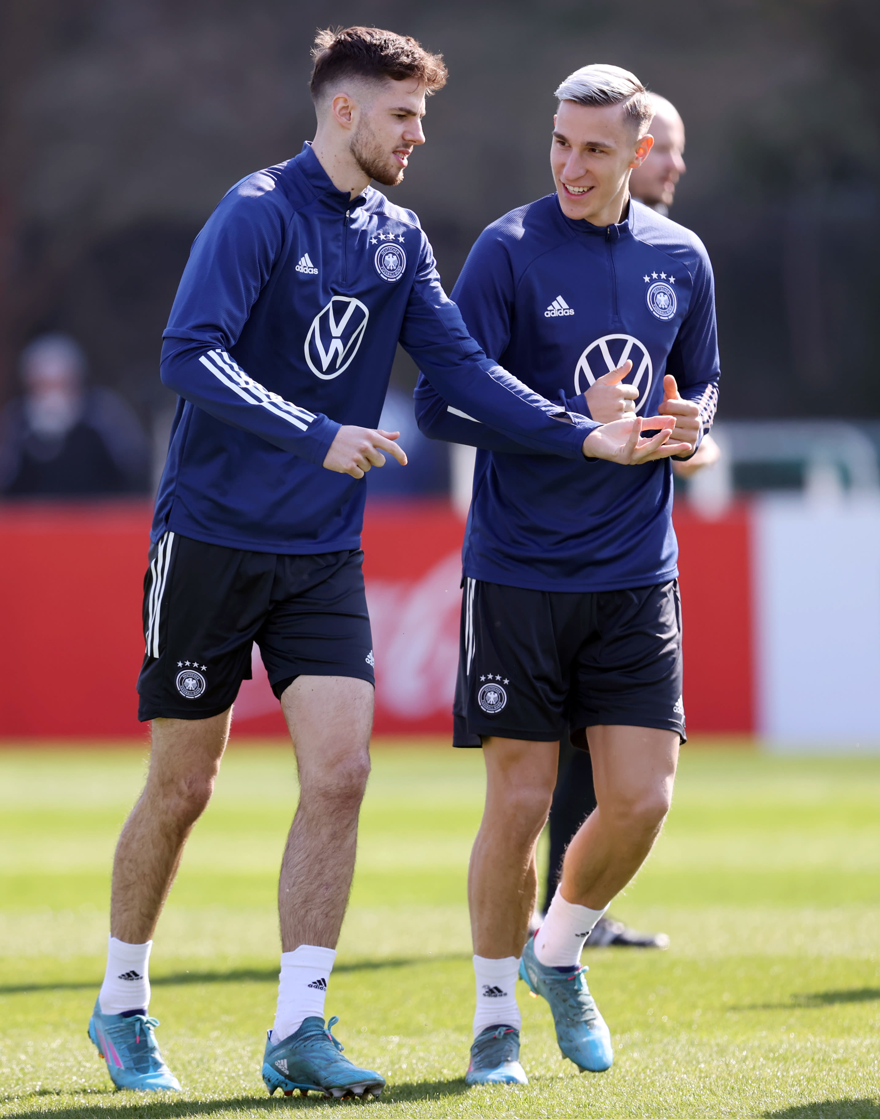 ניקו שלוטרבק שחקן נבחרת גרמניה עם אנטון שטאך